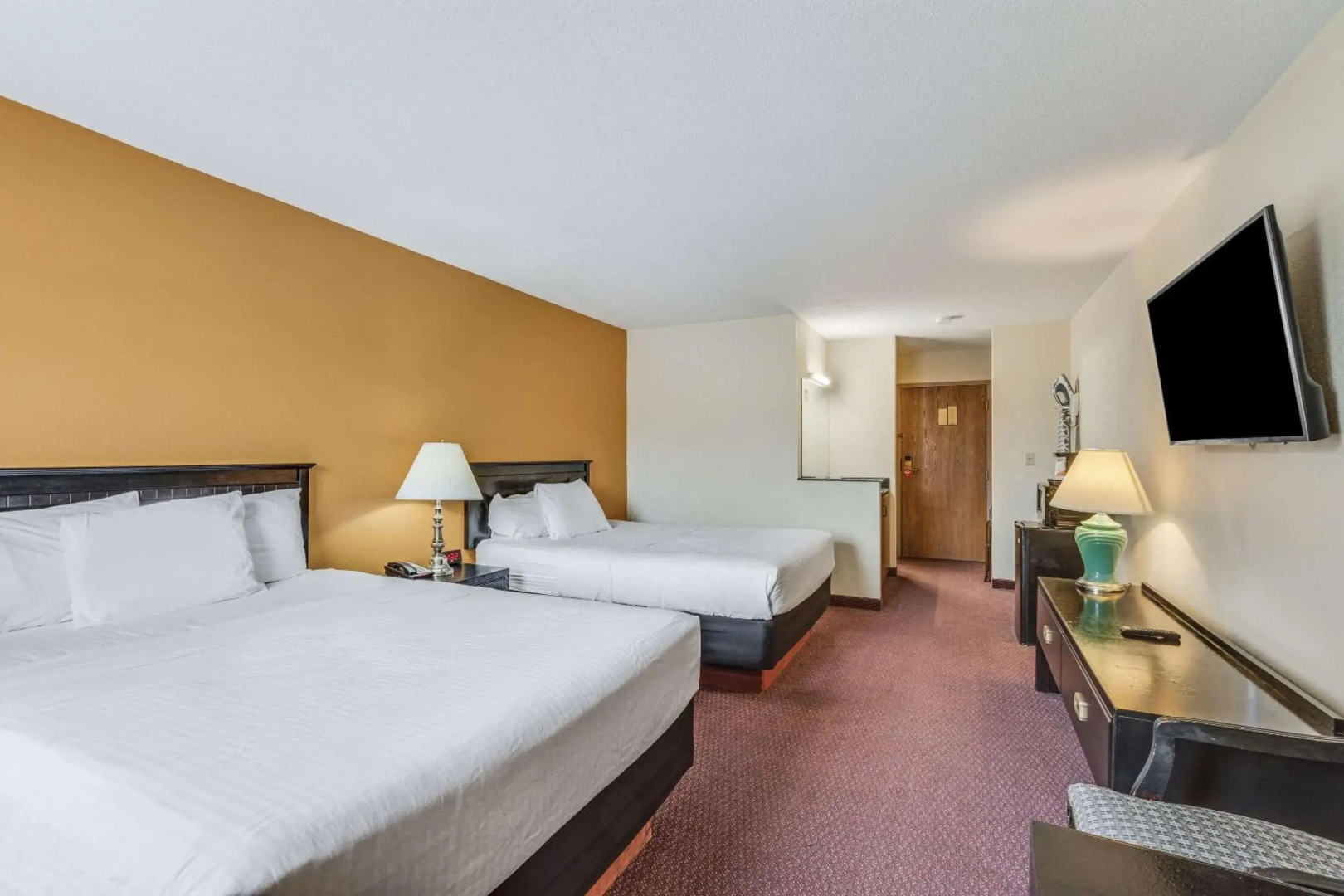 Econo Lodge Whitehall near Michigan's Adventure