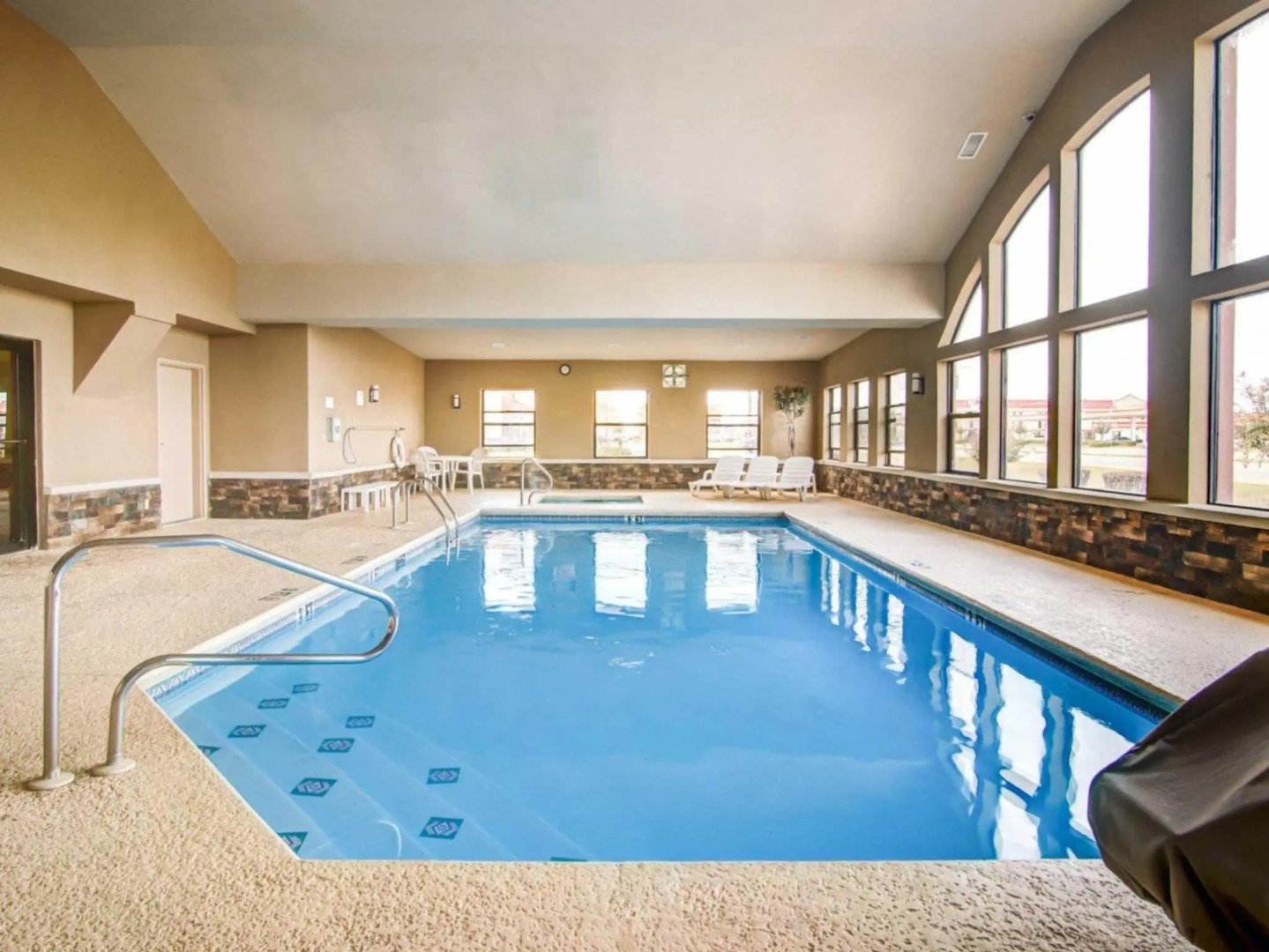 Comfort Suites near Robins Air Force Base