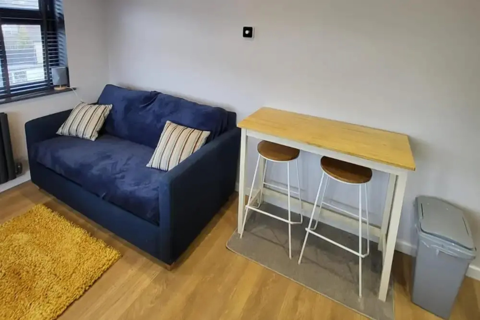 Town Centre Modern 1 Bed Self-contained Apartment