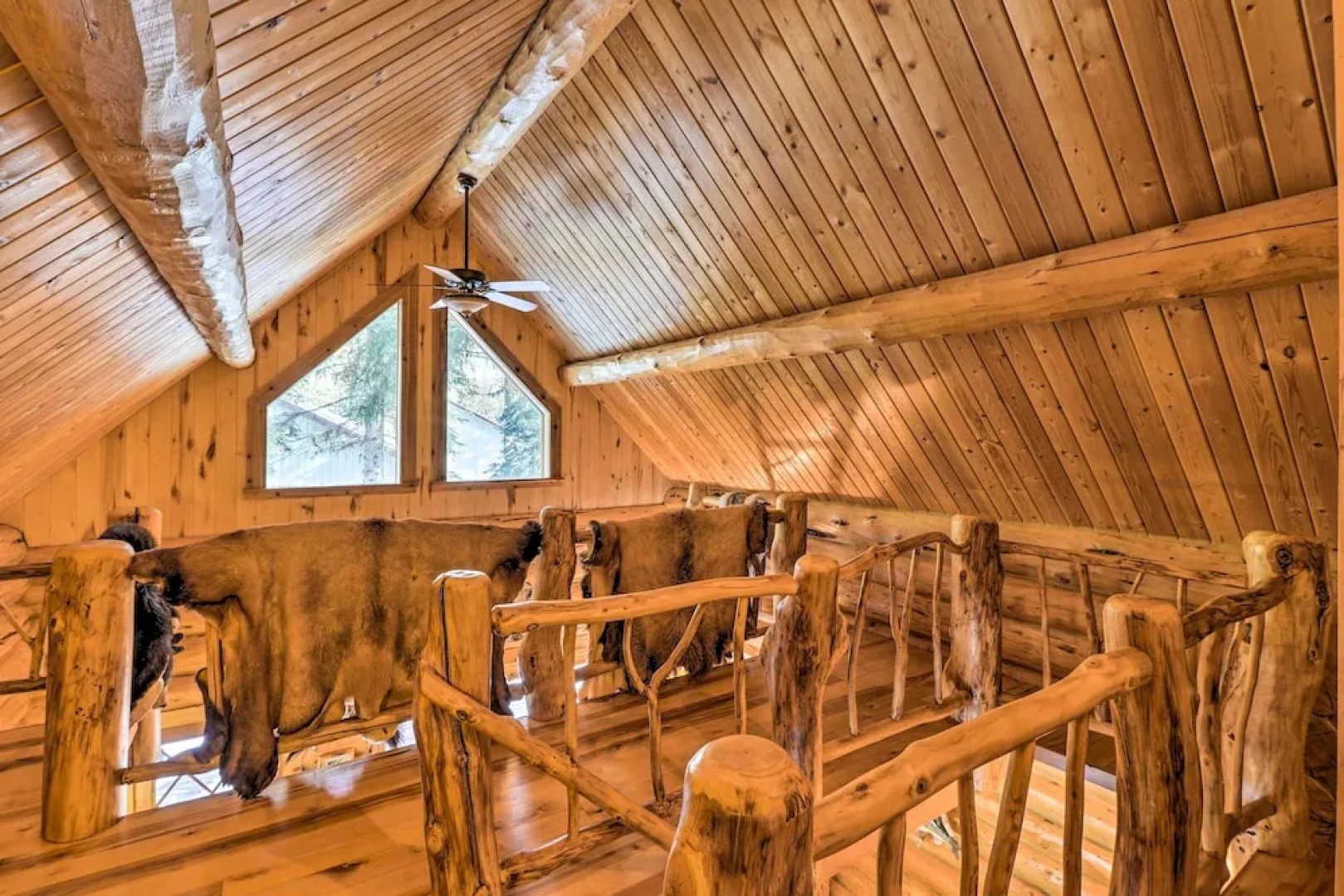 Cozy Glacier Park Log Cabin - 'best in the West!'