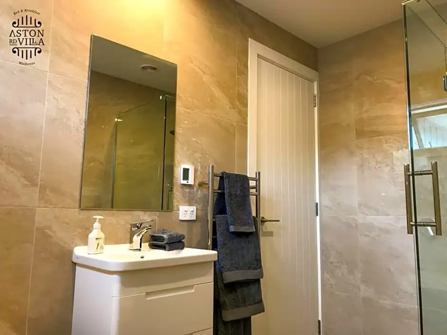 Aston Road Villa Bed And Breakfast