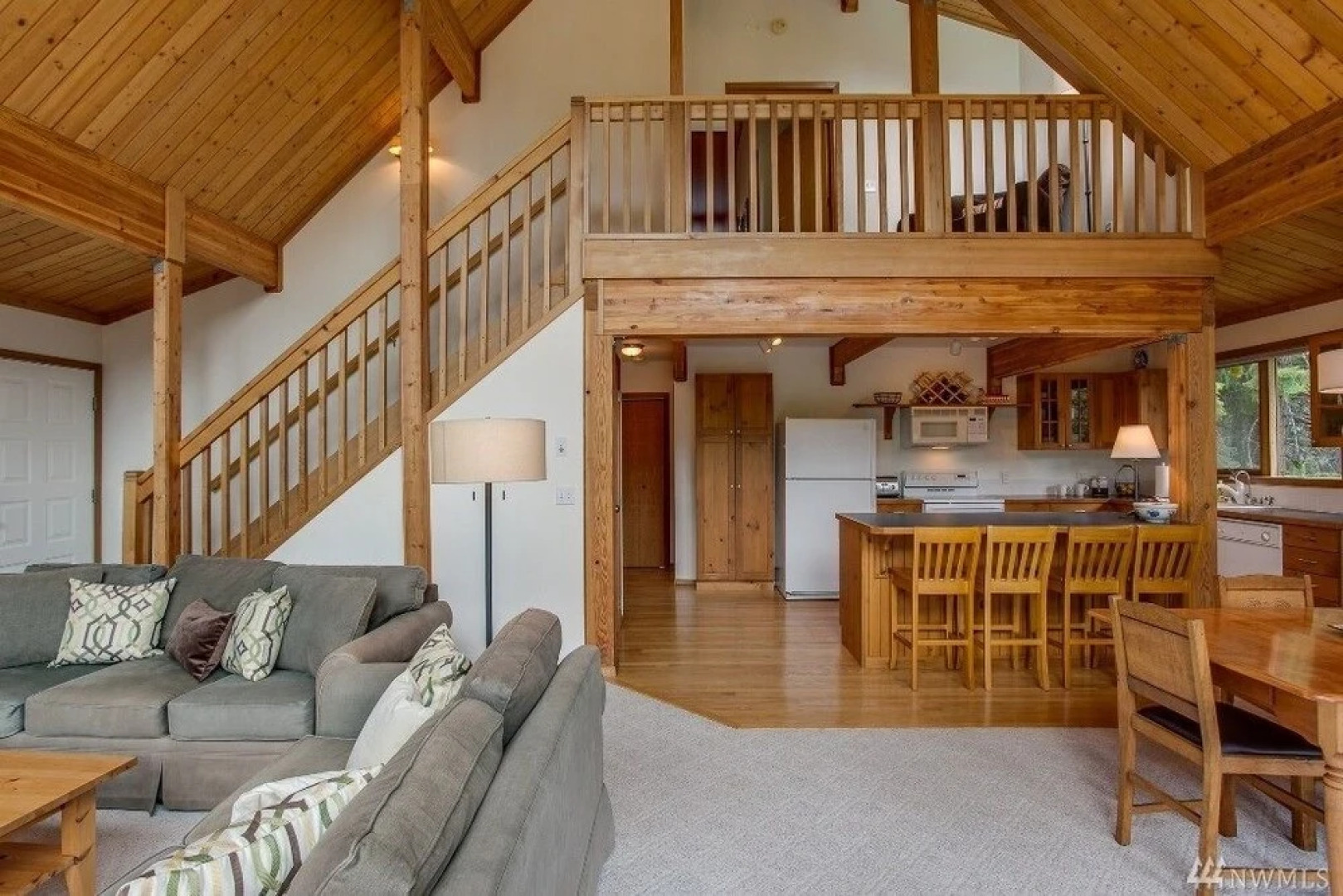 Timber View Lodge - Three Bedroom Home with Hot Tub