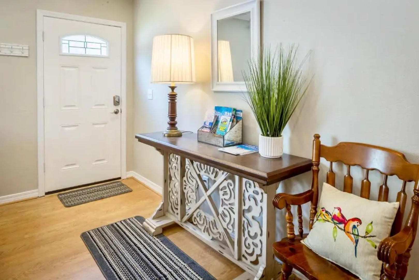 Life's a Breeze! Updated 3B Home 10 min to Beach!