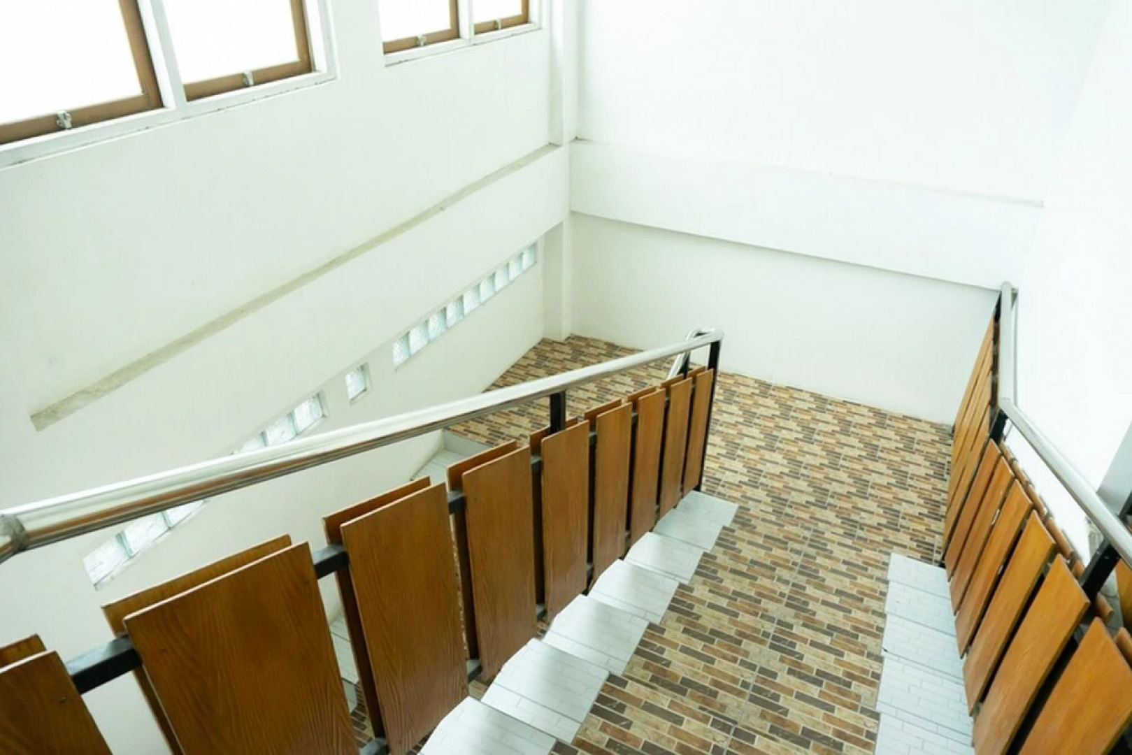 Harrison Hotel by RedDoorz