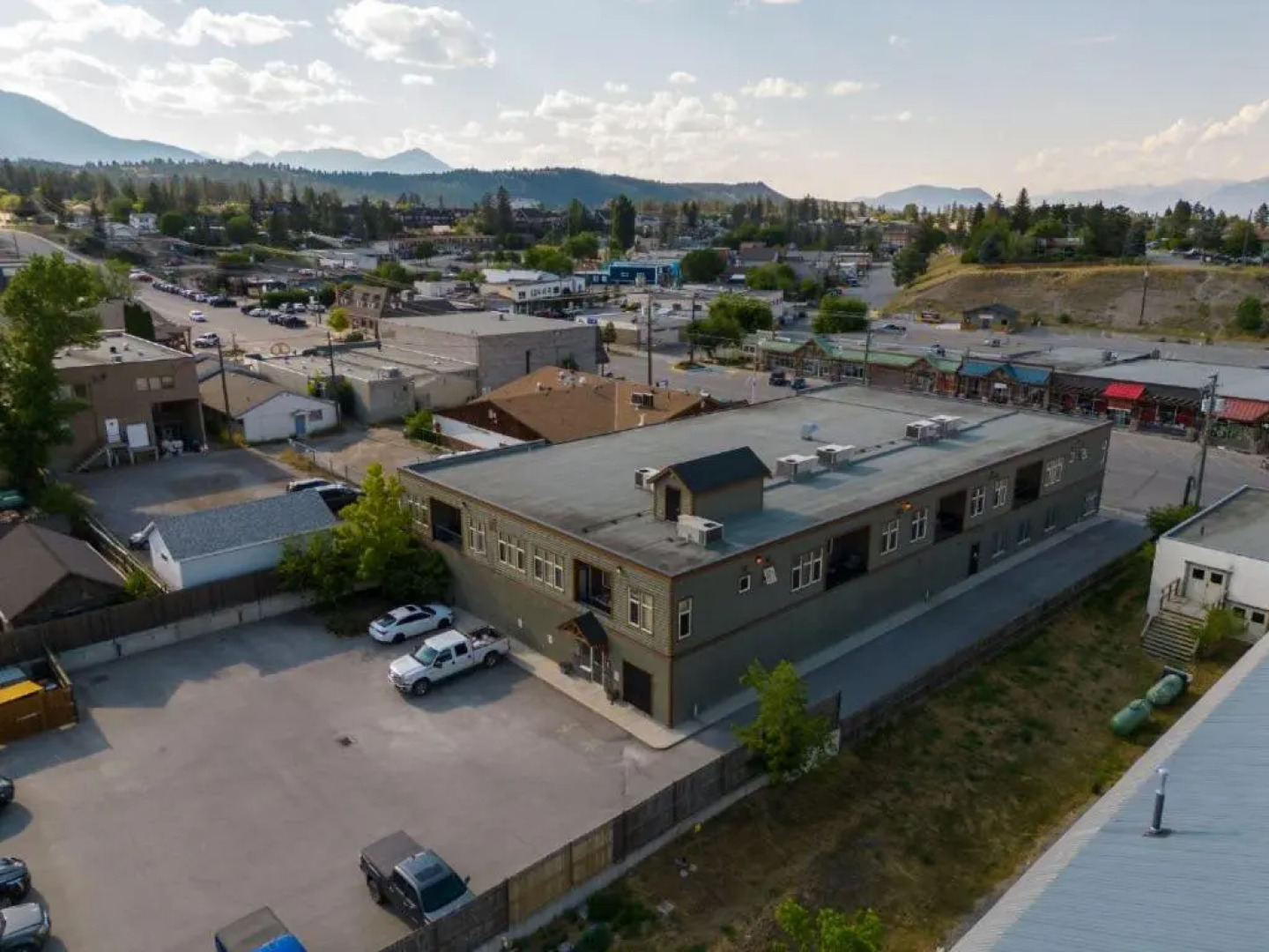 The Grizzly House I Sleep 7 I Patio & BBQ I 55 TV