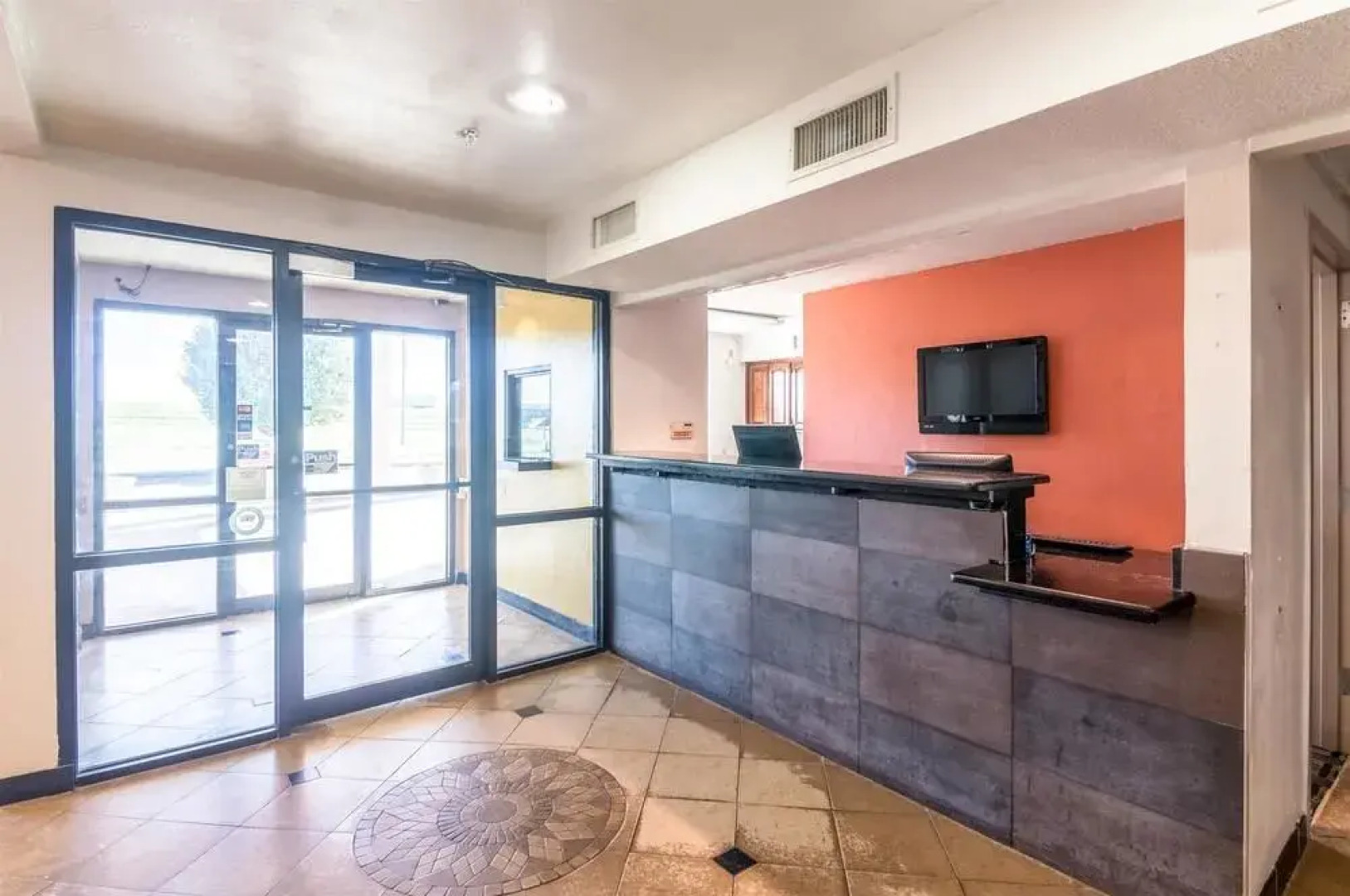 Premiere Inn & Suites