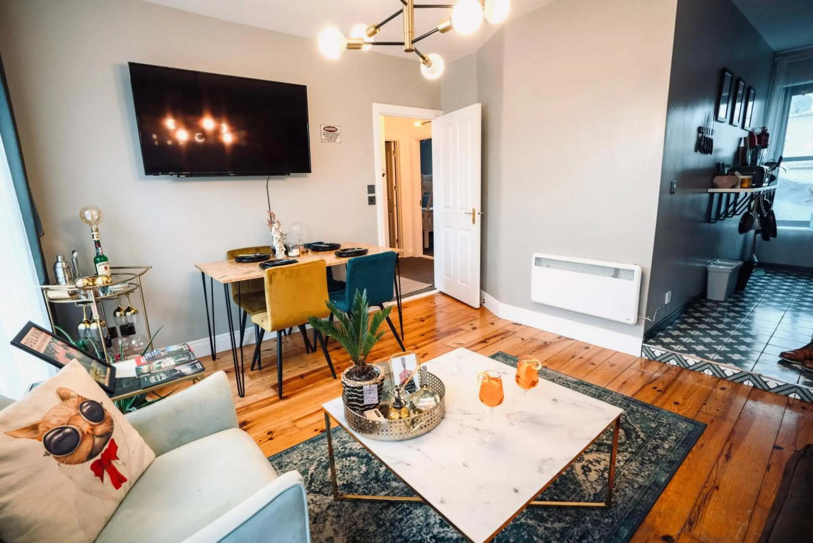 A Stylish 2 Bed Apartment in Cobh Town - Lux Stay
