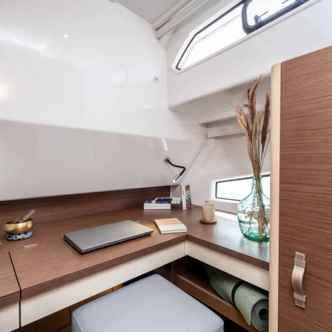 Delphia 10 Lounge een Uniek Verblijf op het Water met Veel Mogelijkheden