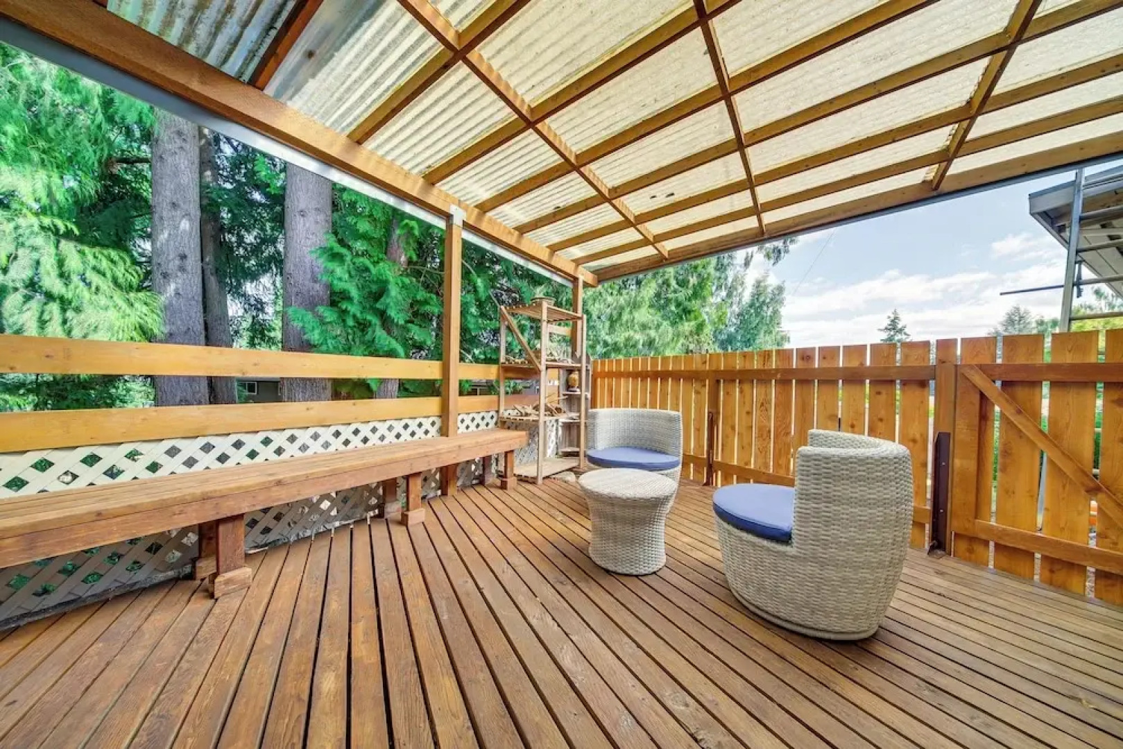 < 1 Mi to Lake Washington: Peaceful Apt in Kenmore