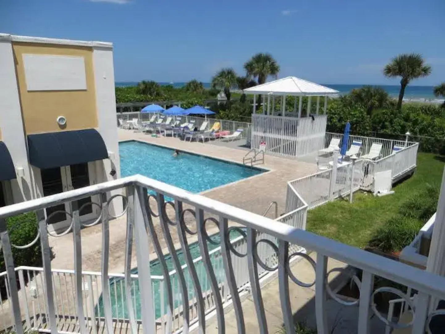 Royal Mansions Resort