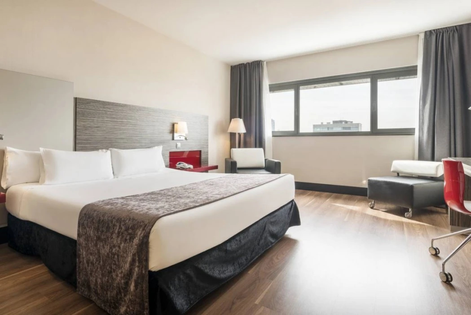 Отель Ilunion Les Corts Spa