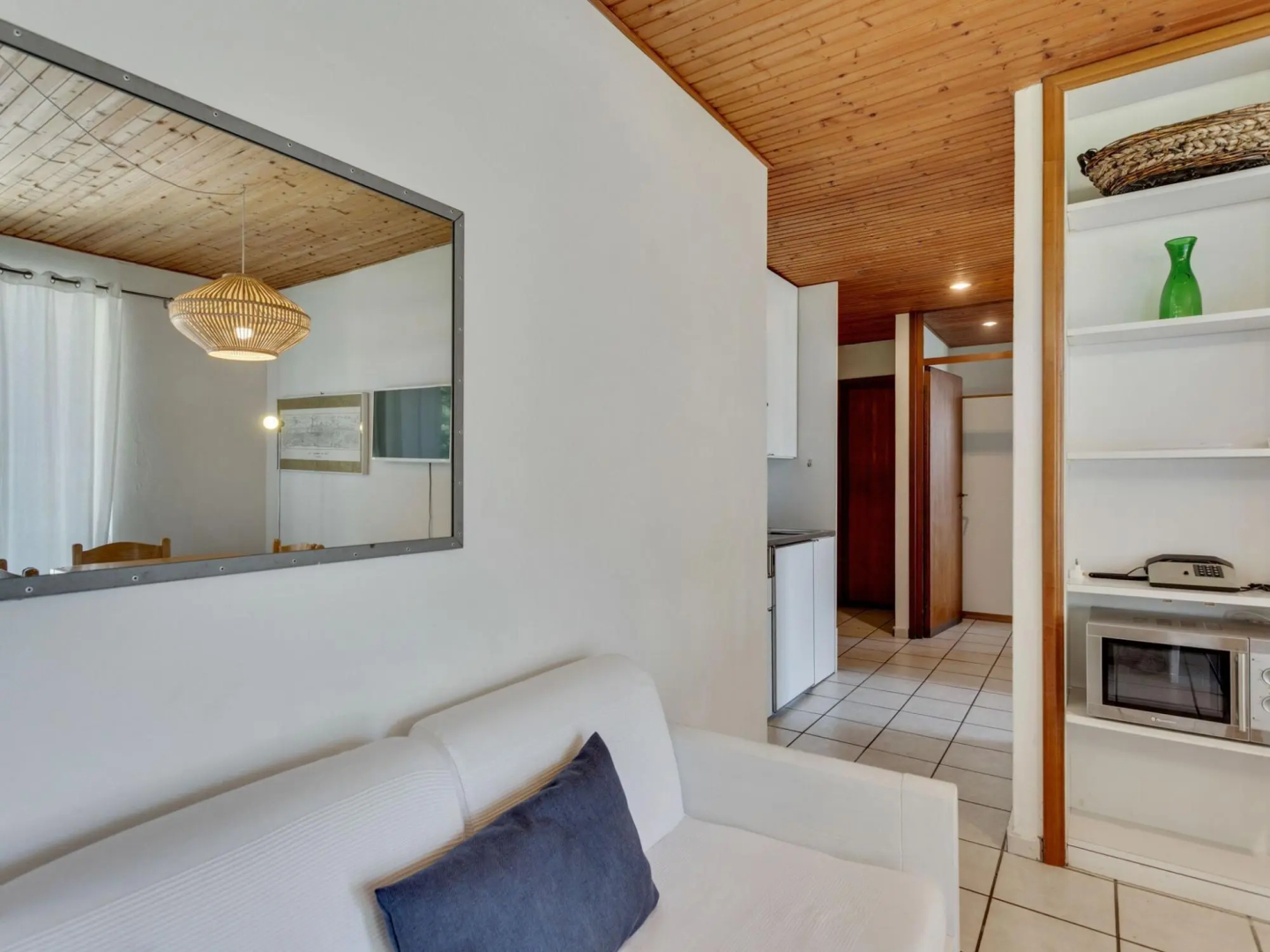 Spacious Apartment in Pognana Lario with Pool