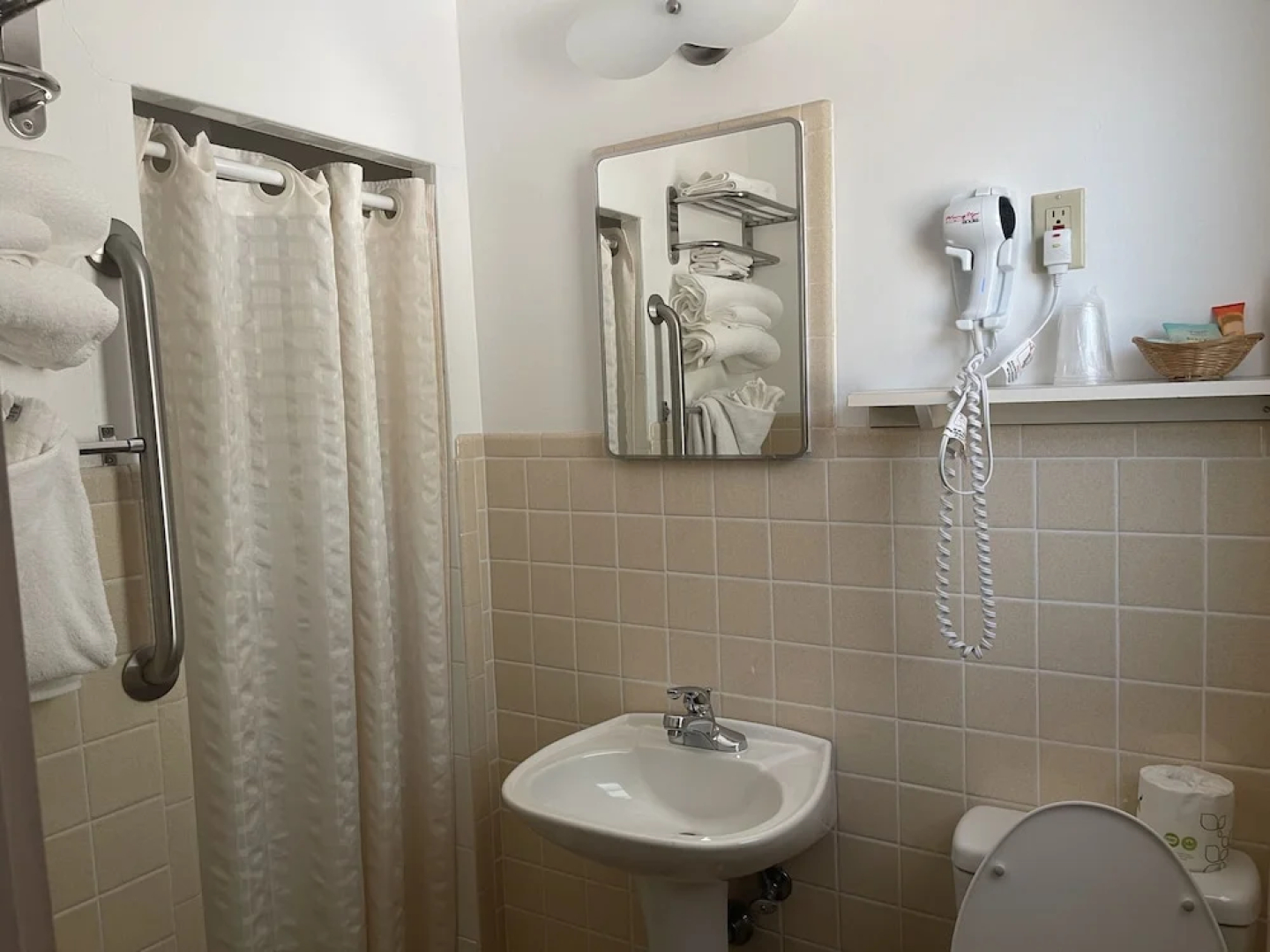 Saddle & Surrey Motel