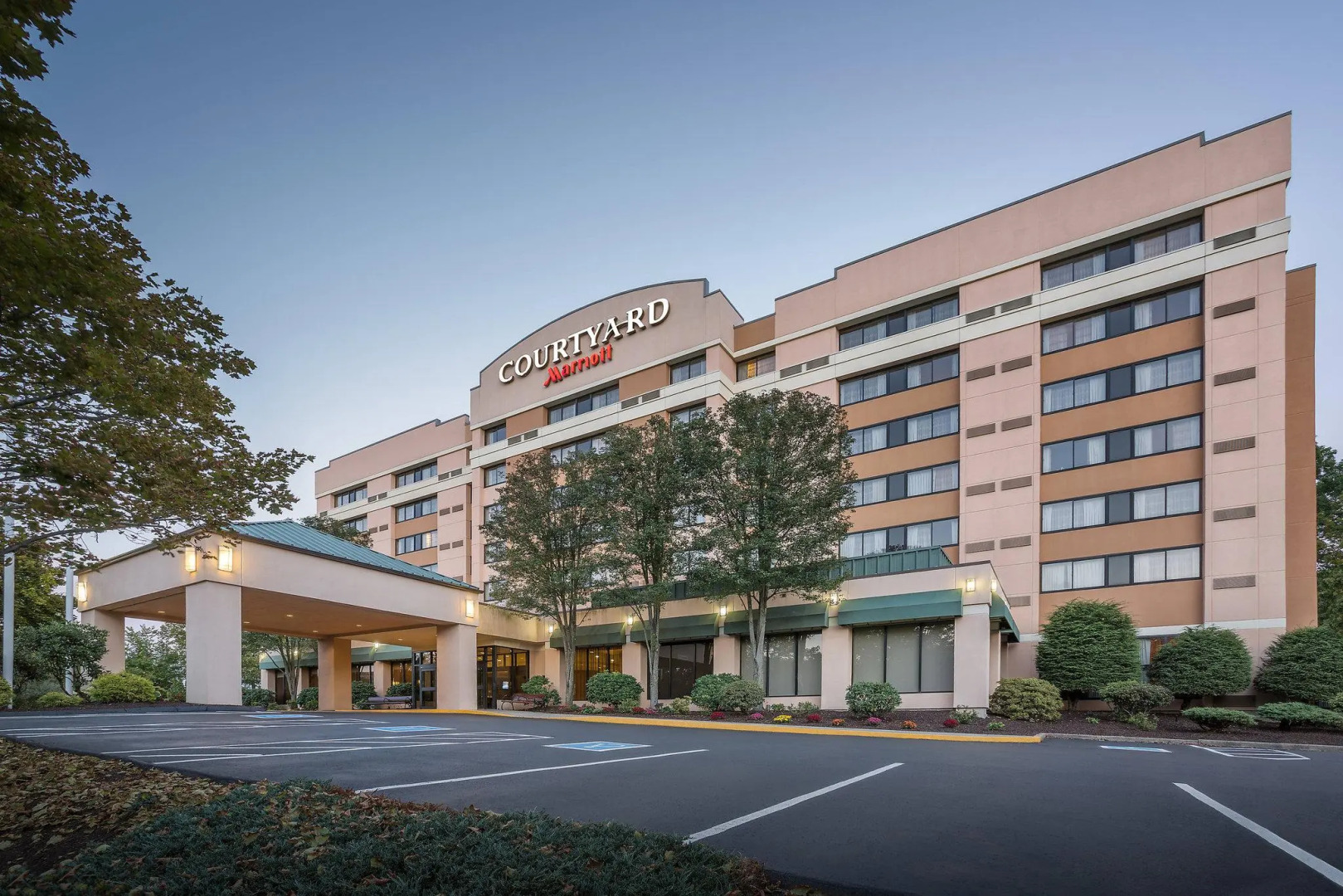 Courtyard By Marriott Shelton