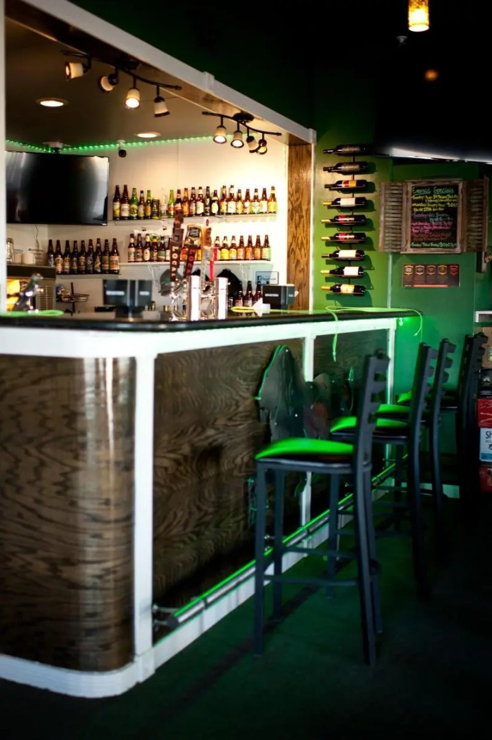 Emerald Inn & Lounge