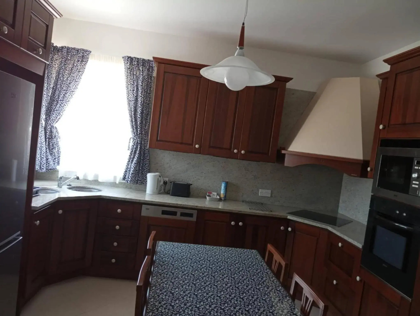 3 Bedroom Air-conditioned Apartment with Roof Terrace