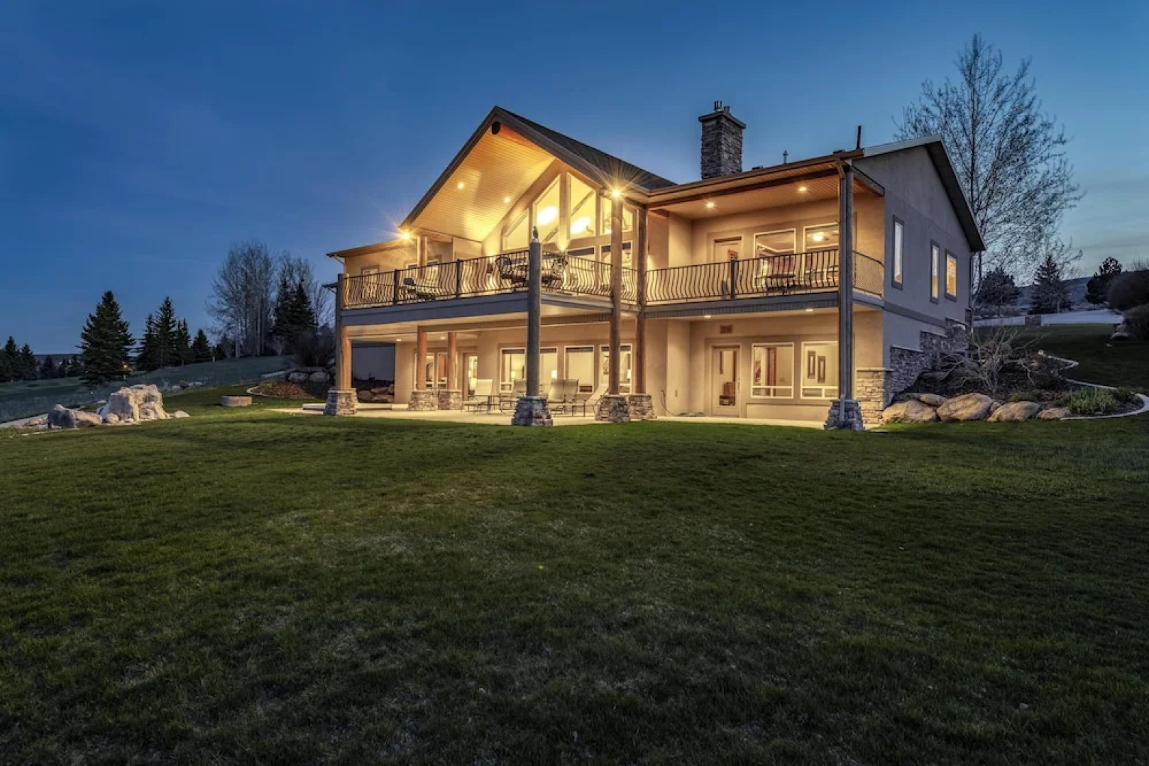 Golf Course Home, Sleeps 30, Private Hot Tub, Access to Ideal Beach, Amazing Views and Space!