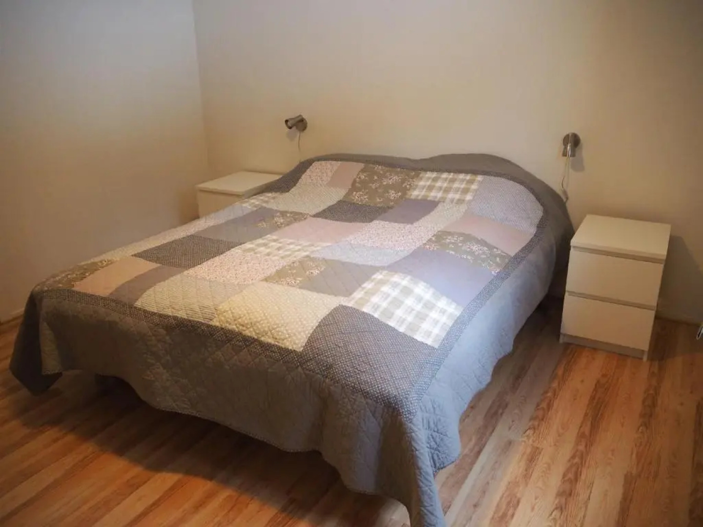 Cabin with great view close to town and ski area