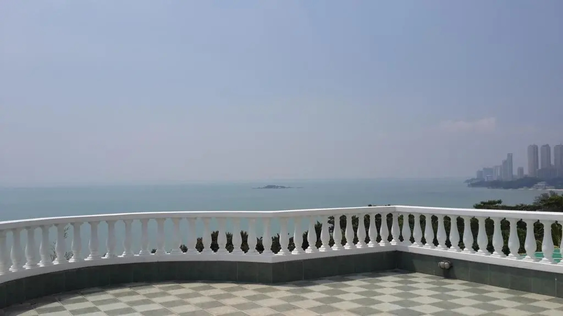 Tropical Sea View & Sunshine