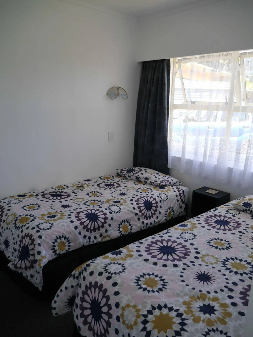 Raglan Palm Beach Motel