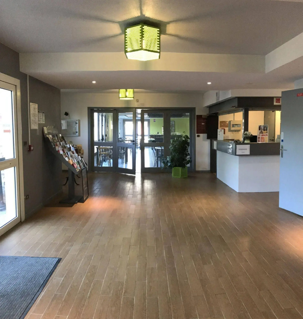 initial by balladins Tours Sud