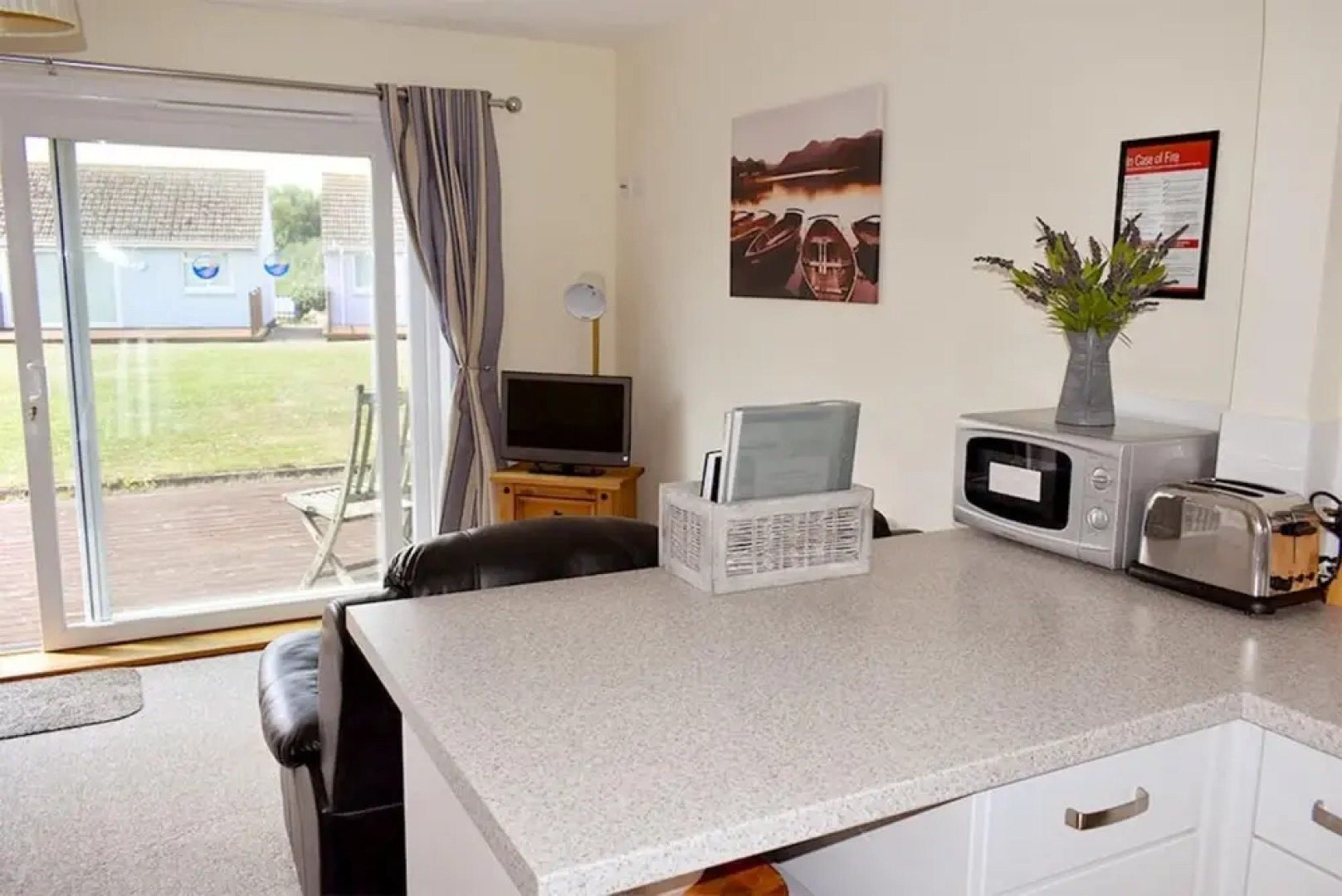 Seashells Dog Friendly Seaview Beach Chalet Sleeps 4 Beach Opposite