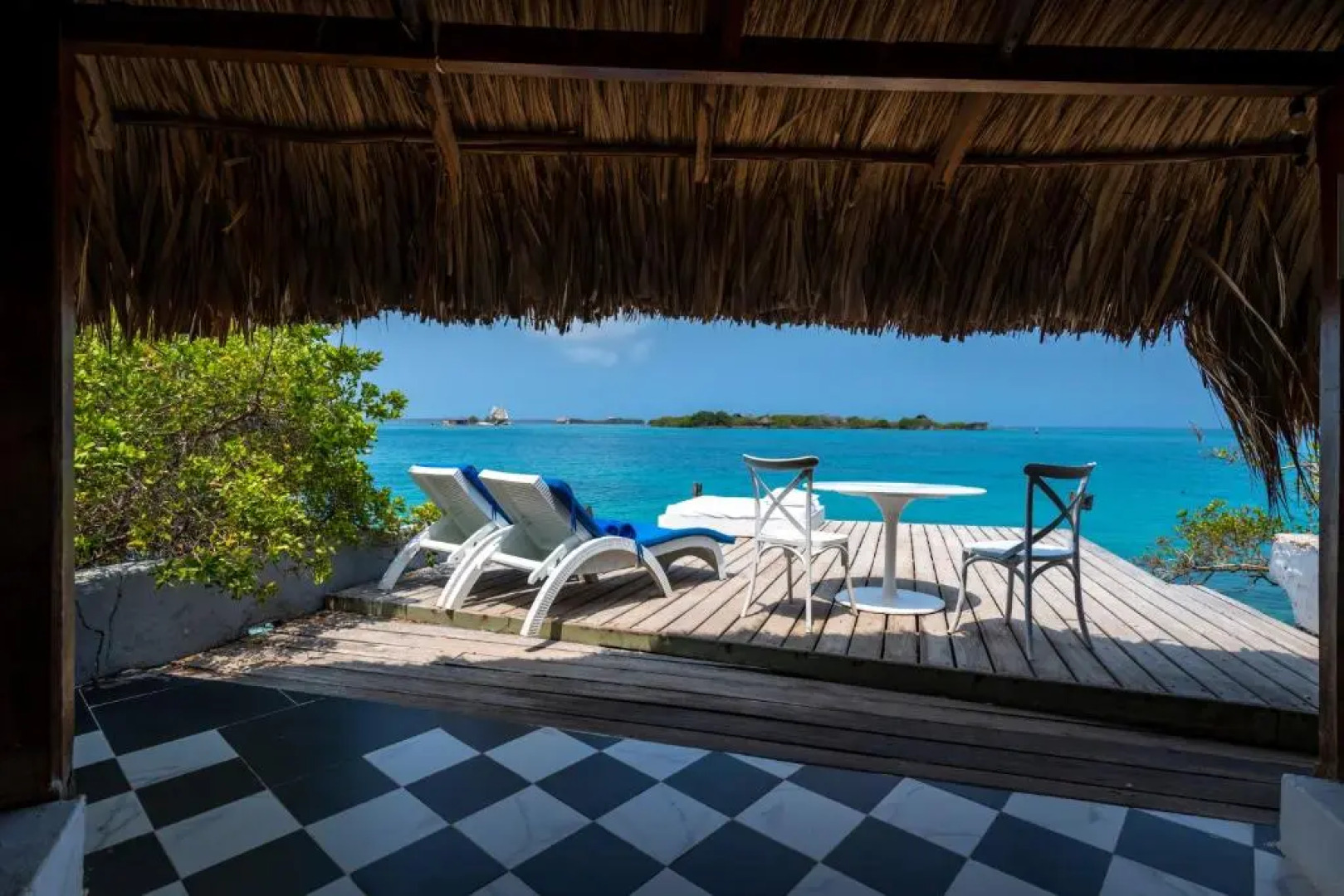 Isla Rosa Boutique by NOMAD GURU