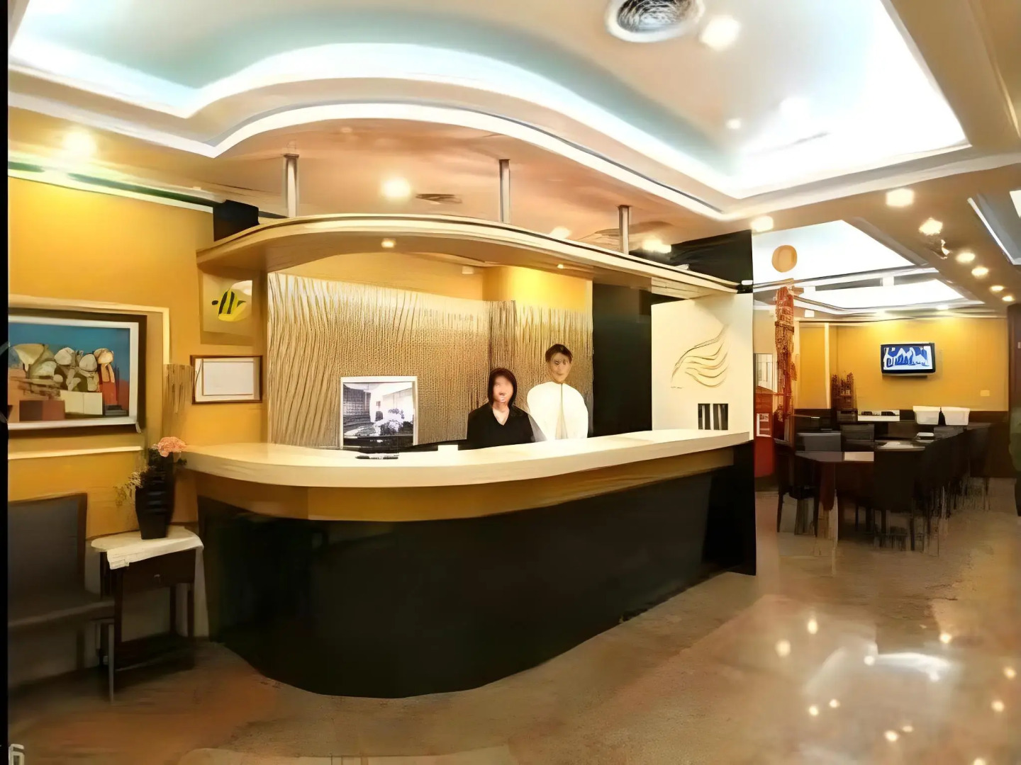 Golden Swallow Hotel