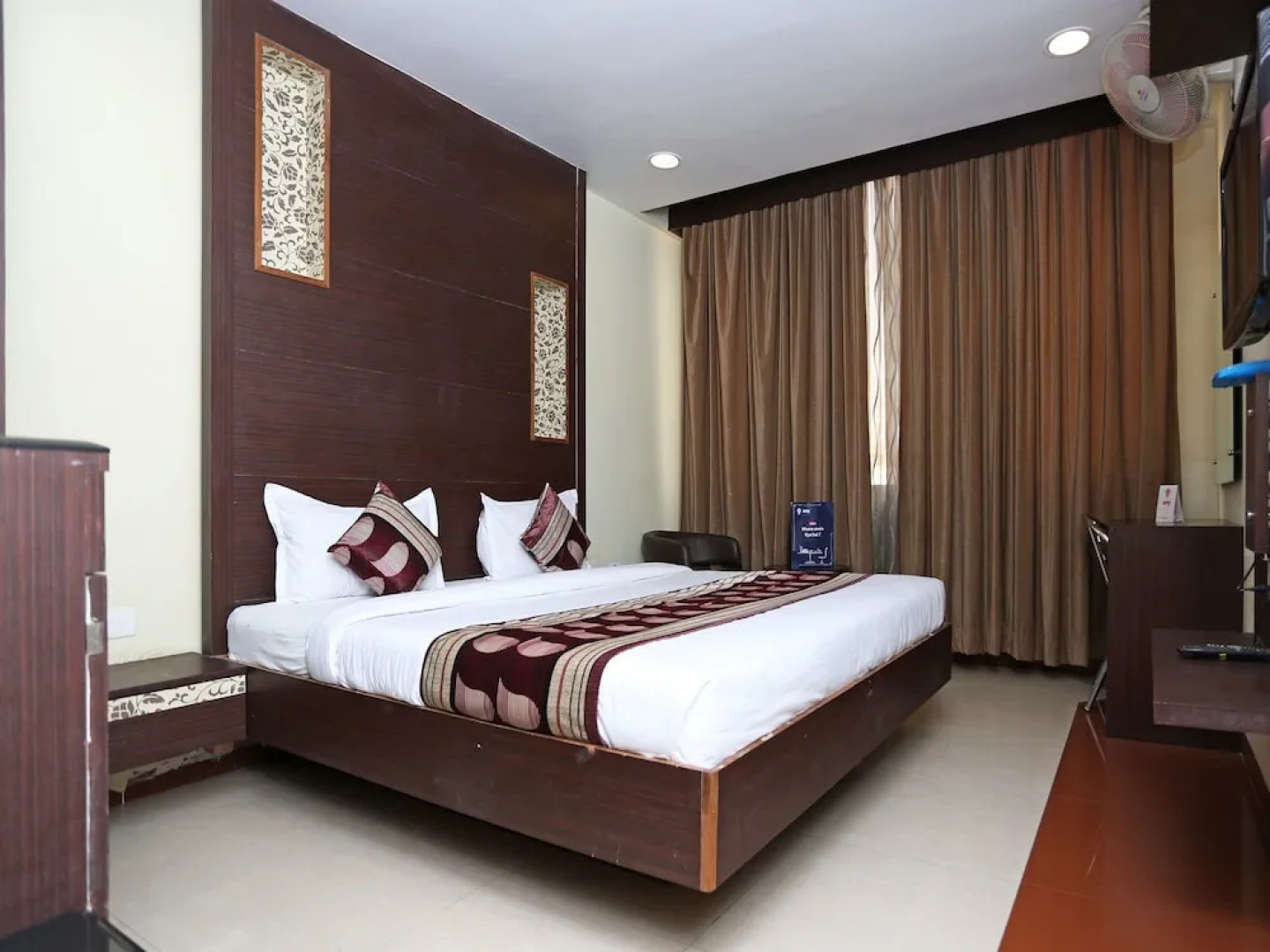 OYO 10392 Hotel Corbiz Tower