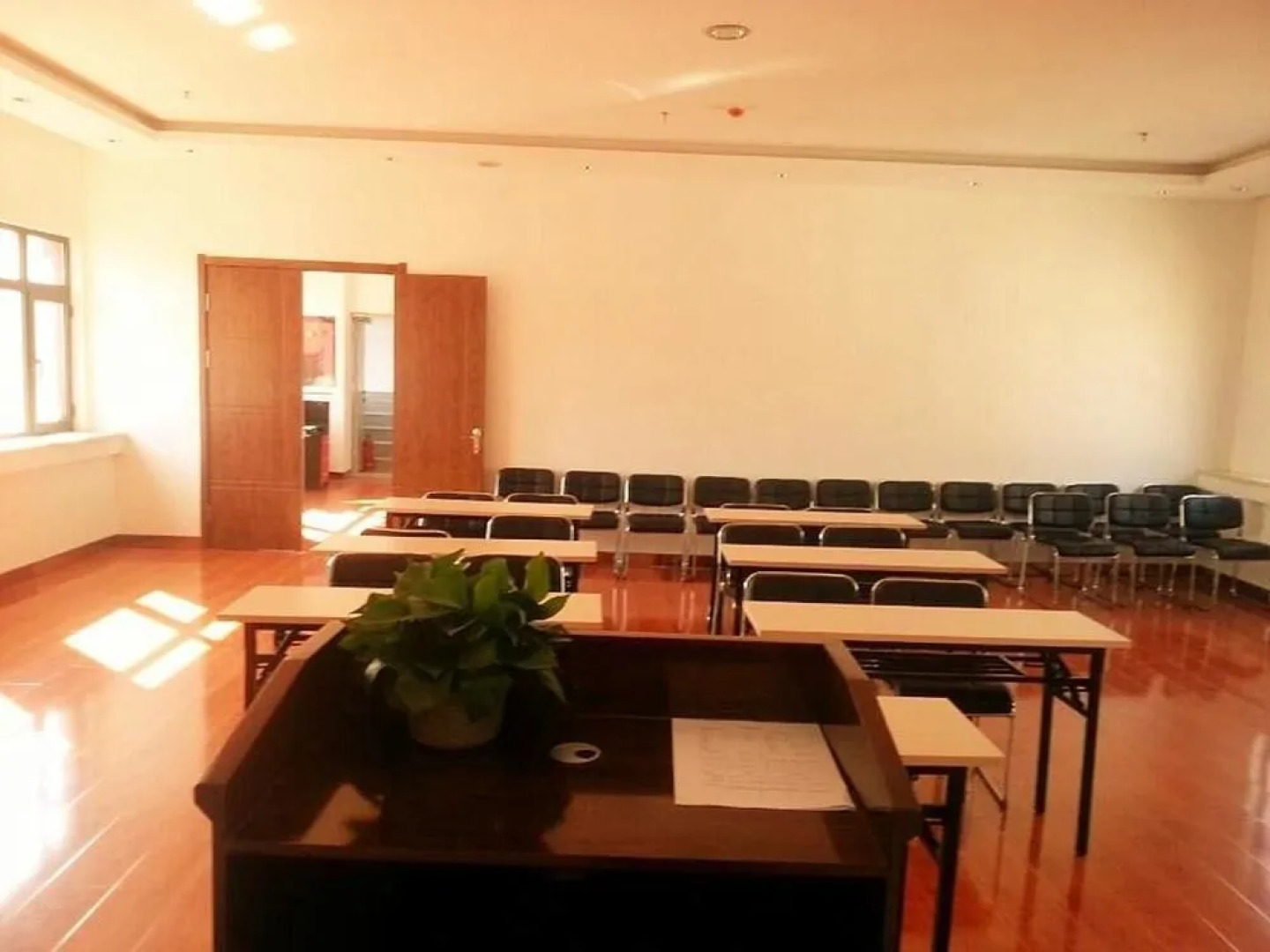 Hualian Business Hotel