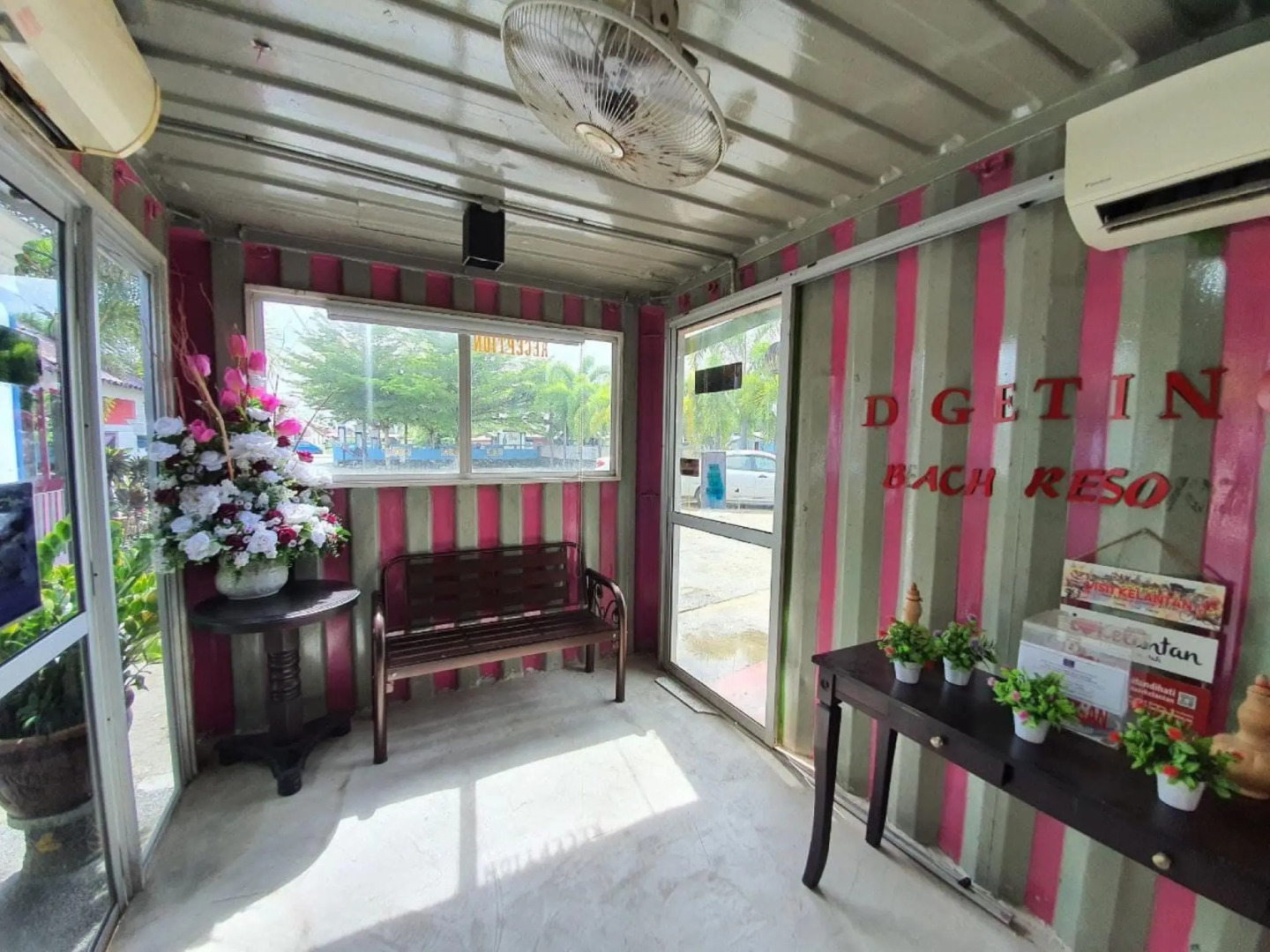 OYO 90410 D'Geting Beach Resort