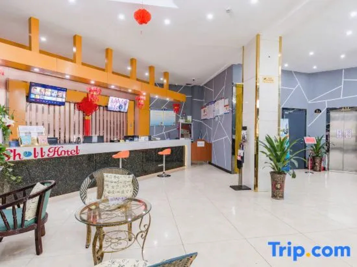 Shell Xinyang Huangchuan Country Railway Station Hotel