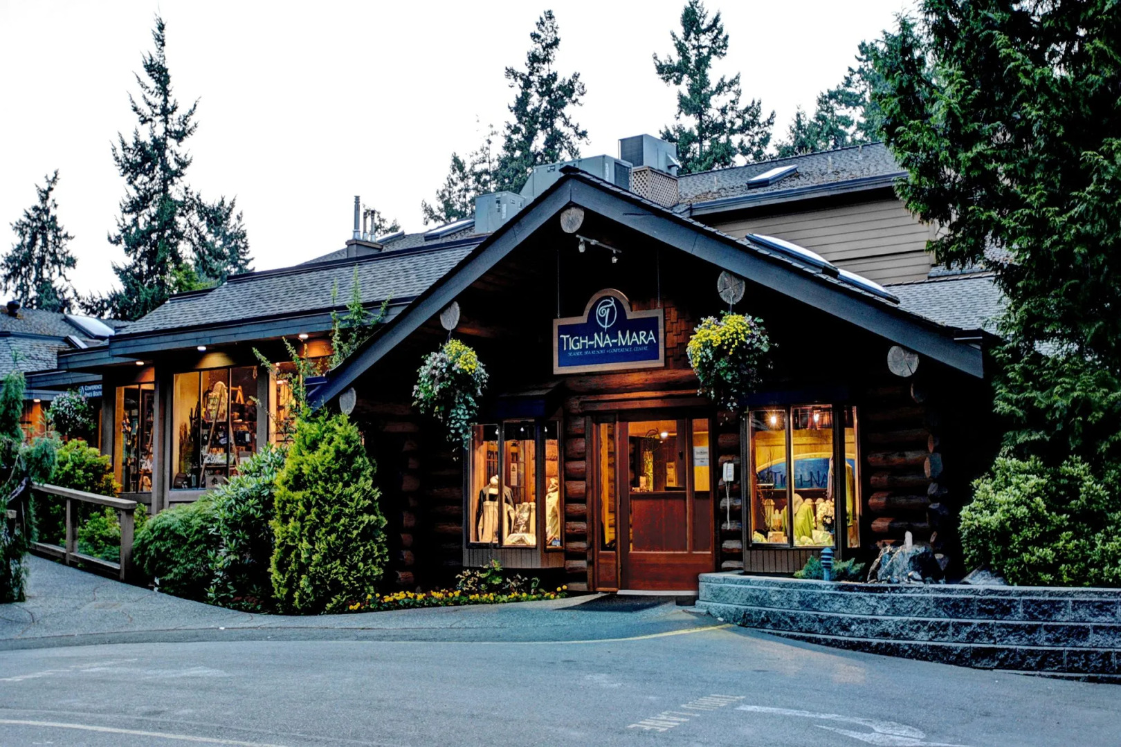 Tigh-Na-Mara Seaside Spa Resort