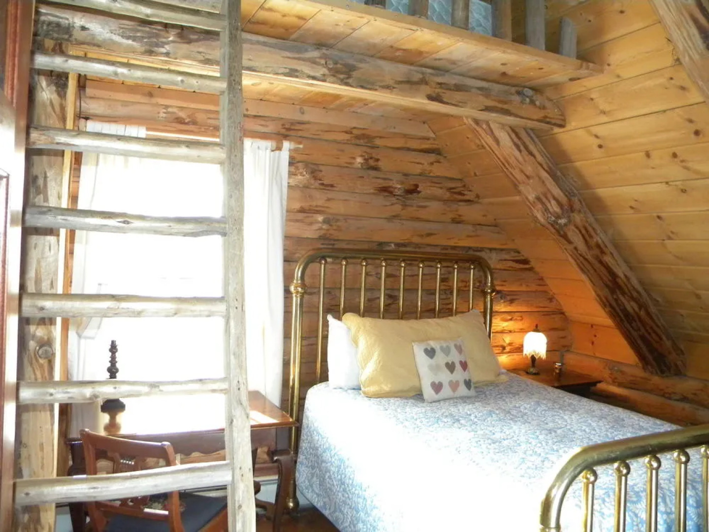 Rose And Goat Retreat - Mountain View Apartment