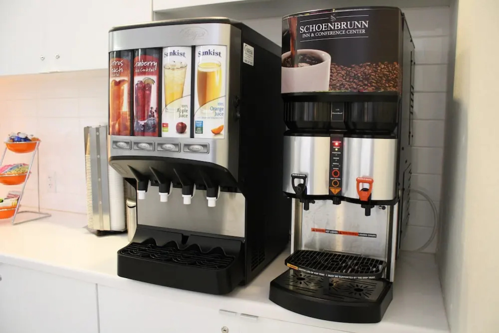 Schoenbrunn Inn & Suites