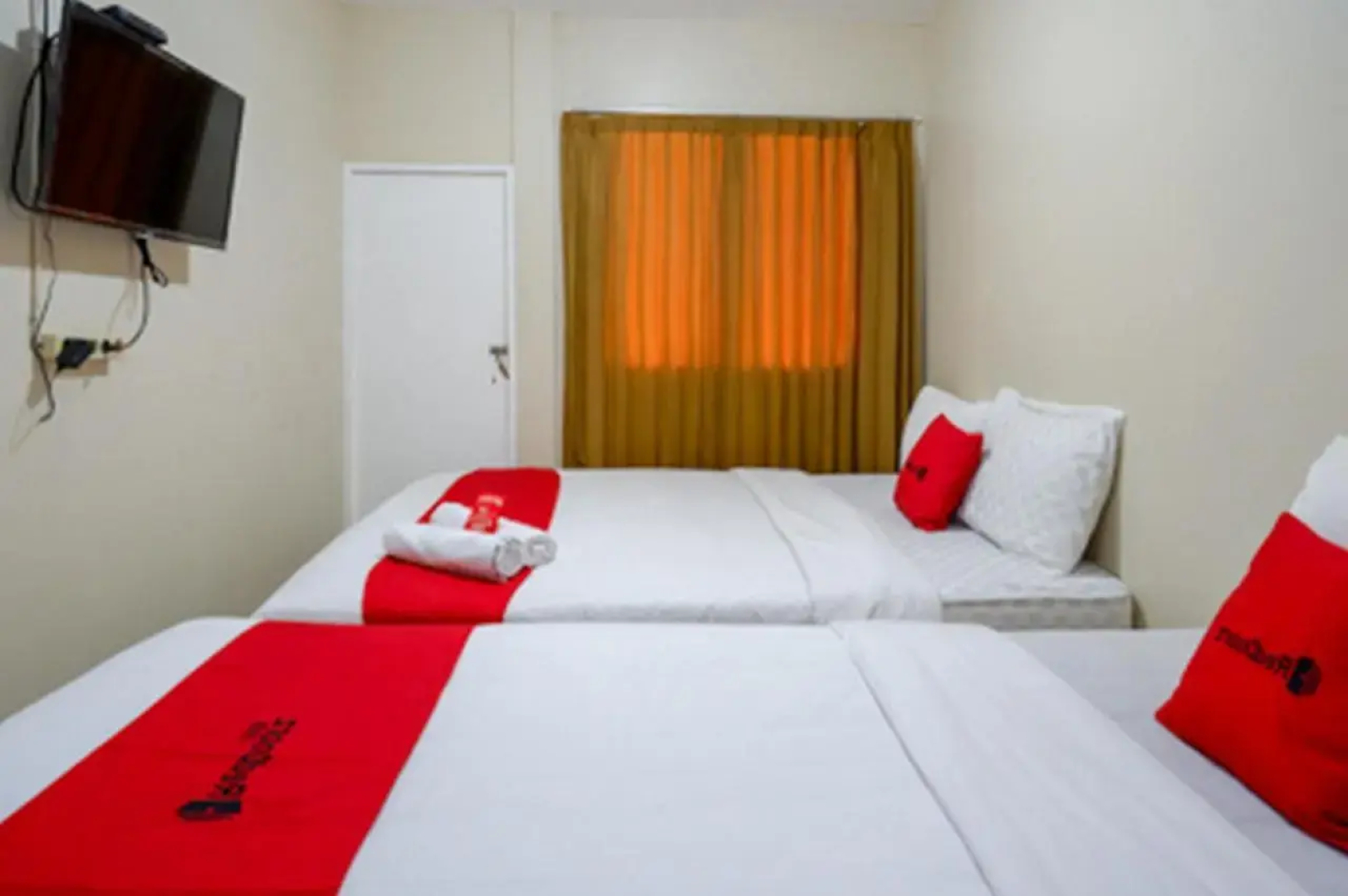 RedDoorz near Ahmad Yani Monument Park Kudus