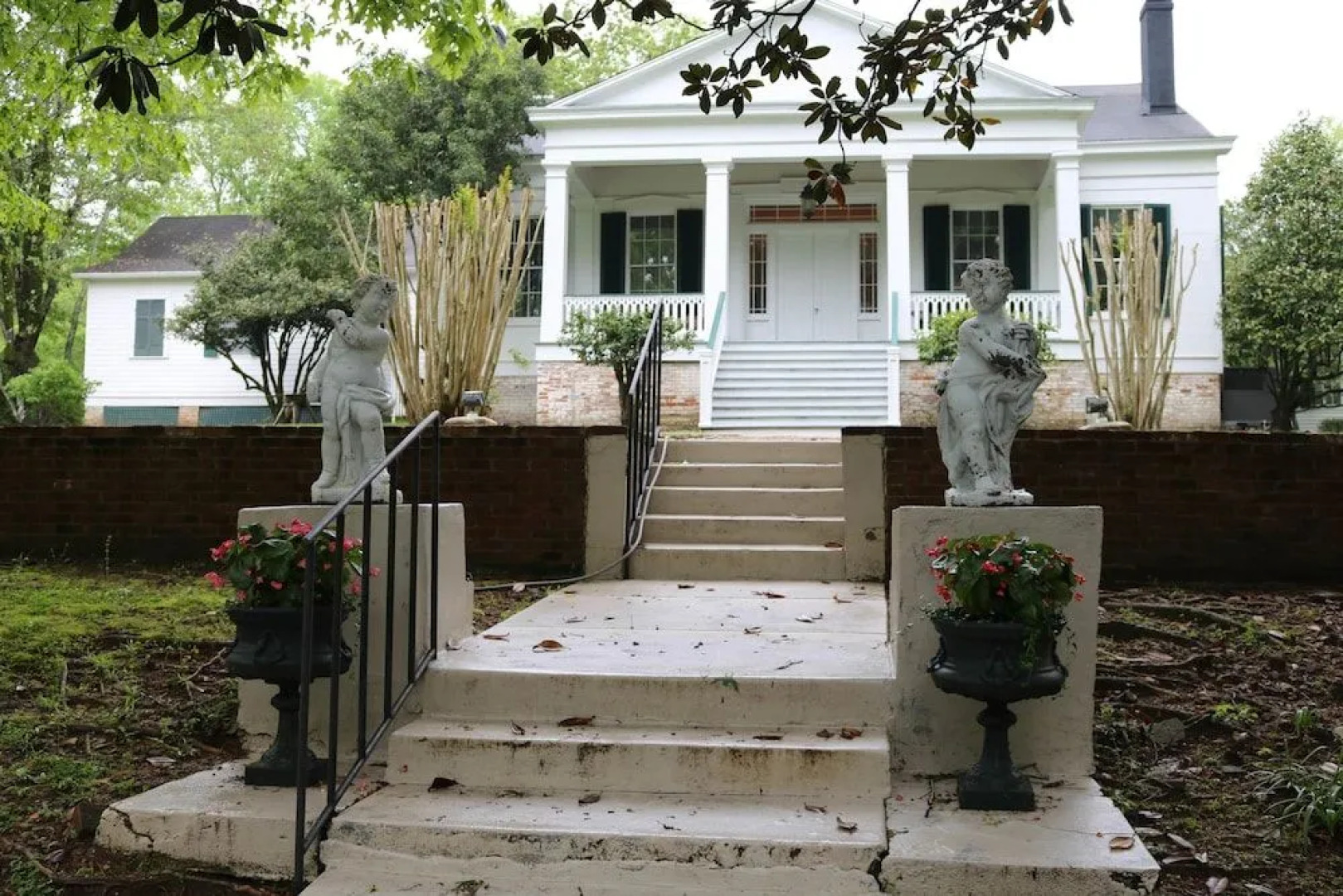 Collina Plantation Inn