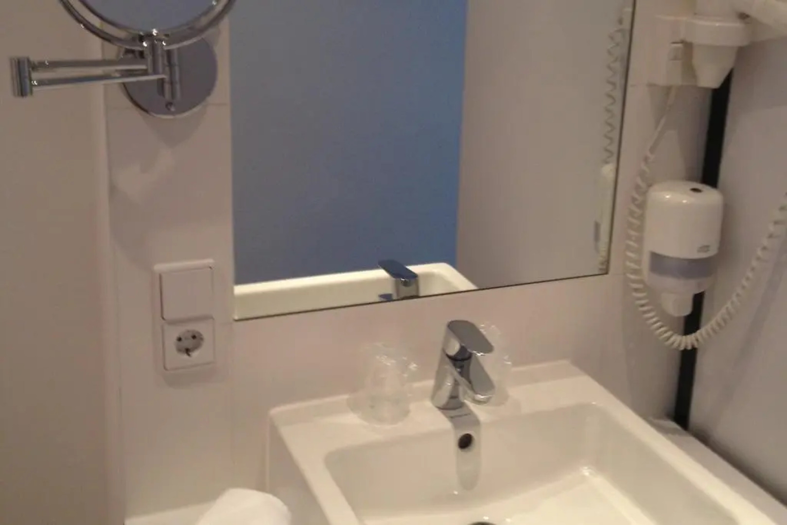 HB1 Budget Hotel - contactless check in