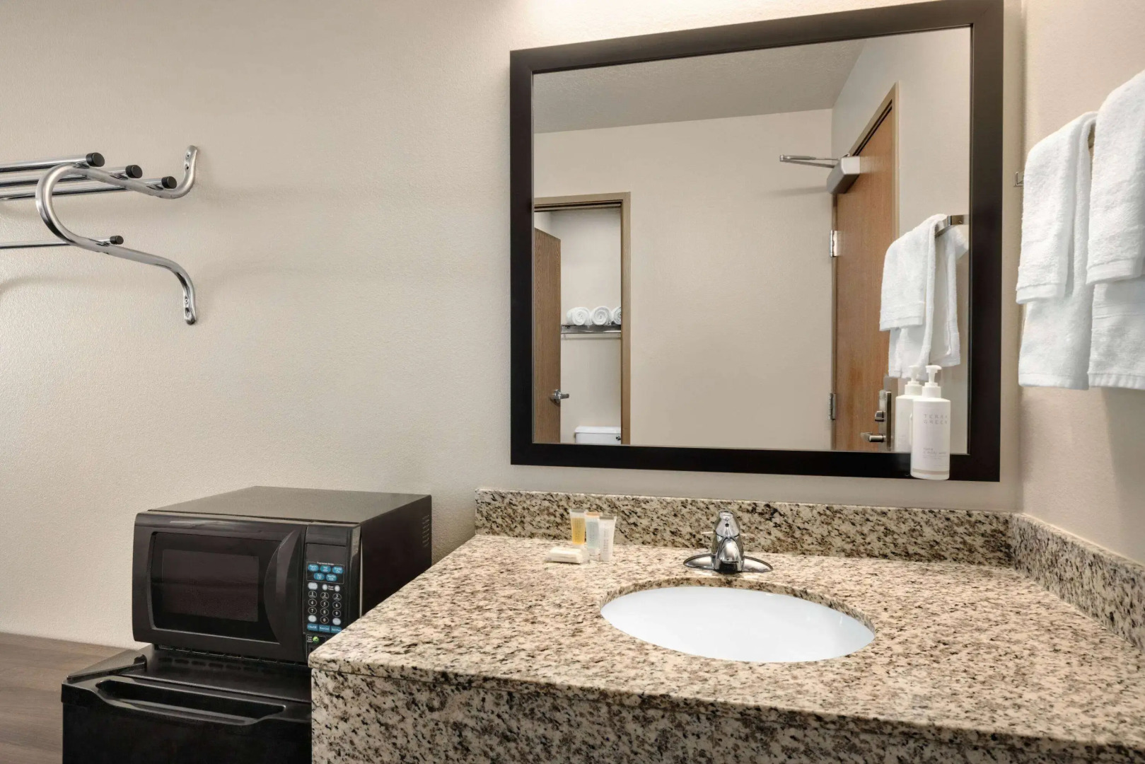 Travelodge by Wyndham Vaughn