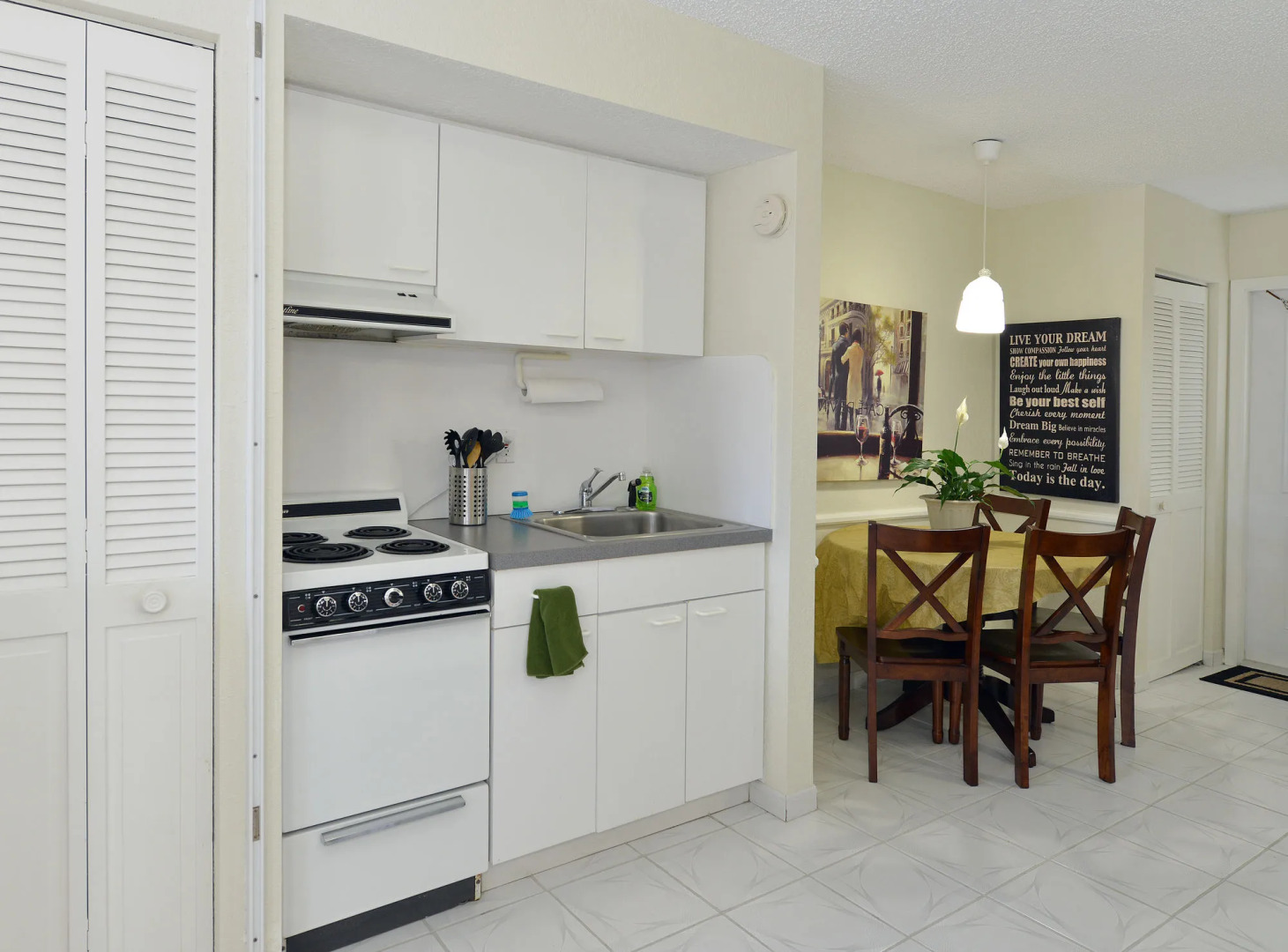 Hollywood by the Sea Hotel