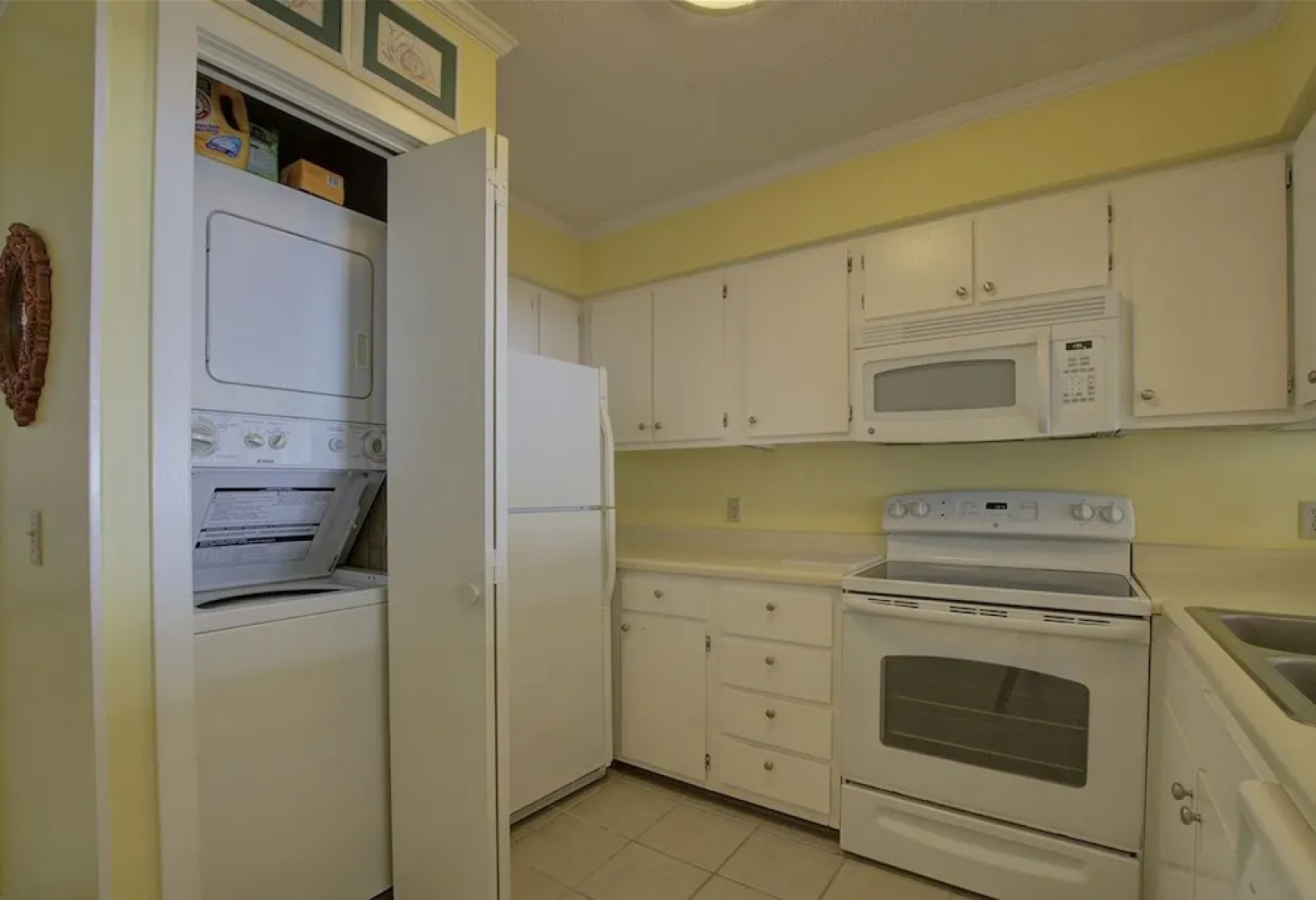 Apatb 164 2 Bedroom Condo by Redawning