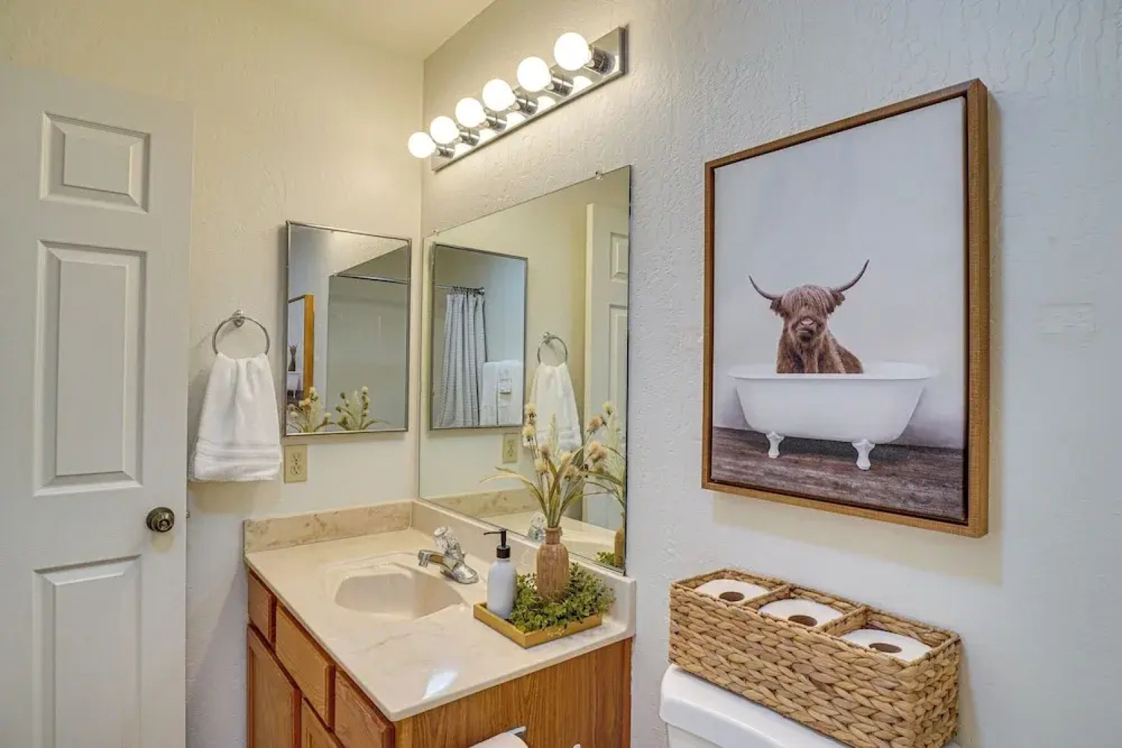 Thatcher Home w/ Fenced Backyard: 3 Mi to Downtown