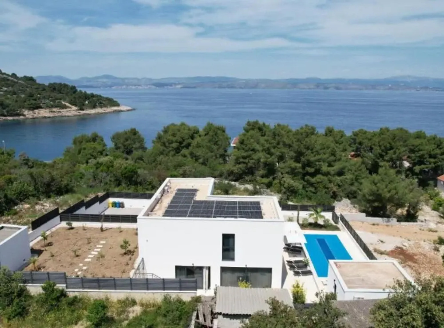 Sunset Villa Aves With Pool, Gym and Sauna