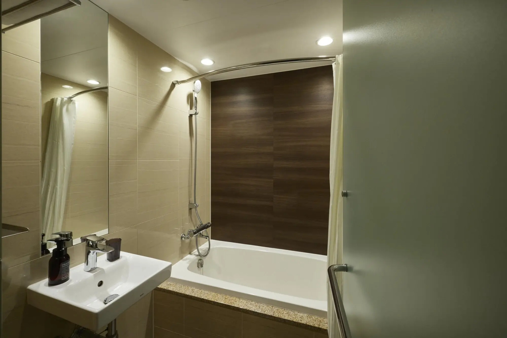 Alfit Hotel & Bar Akasaka