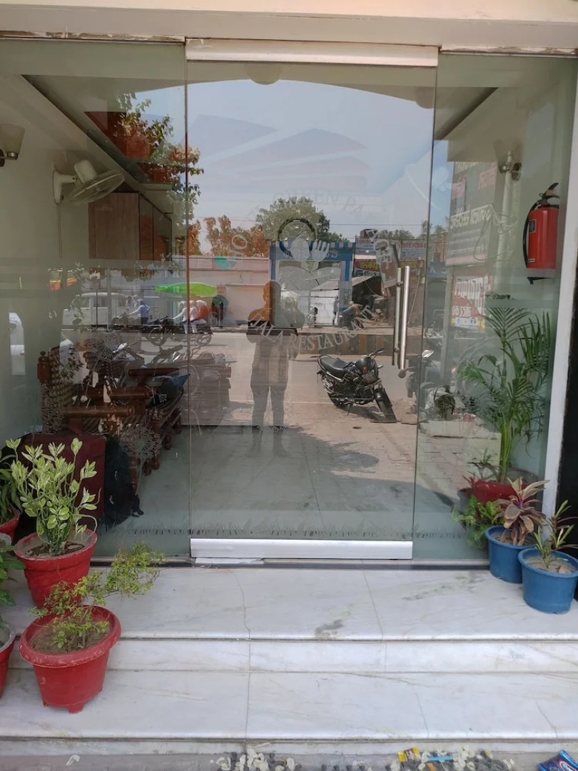 Hotel Green Palace and Ujala Restaurant