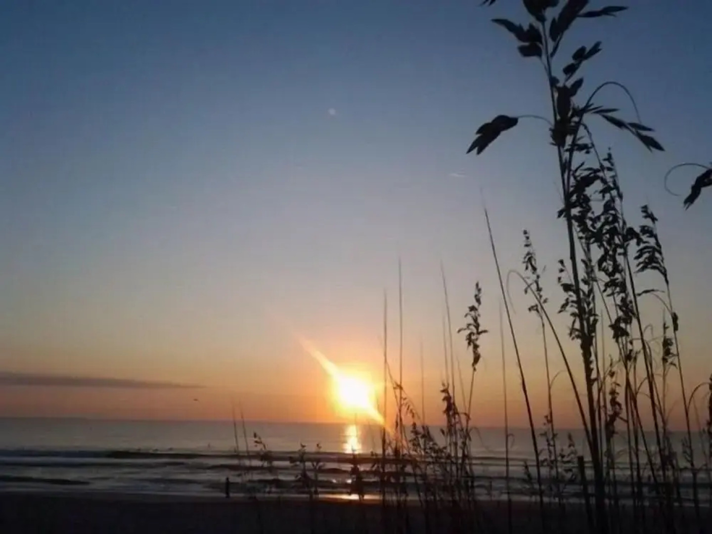 Hale Makai - Relaxing Family Vacation Just A Block From The Beach! Amazing Sunrise And Sunset Views From Four Decks! 3 Bedroom Townhouse by Redawning