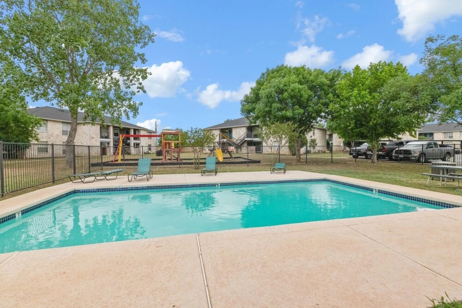 Fredericksburg Fun 3 Bedroom Apts by Redawning