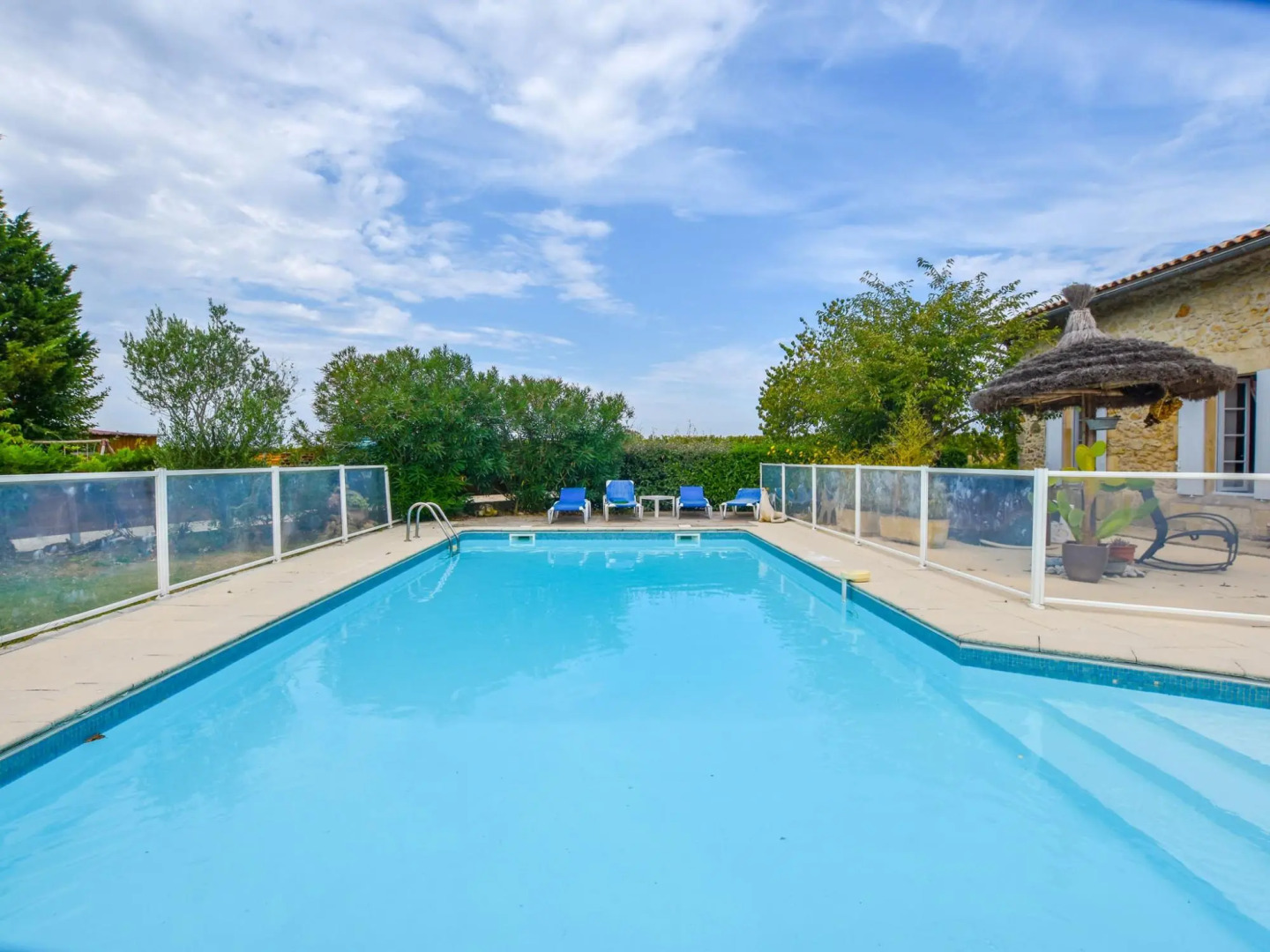 Stone House in a Vineyard, With Swimming Pool, Near Bordeaux