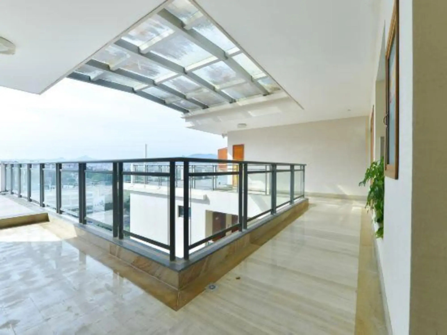 Zhujiang Crystal Hotel