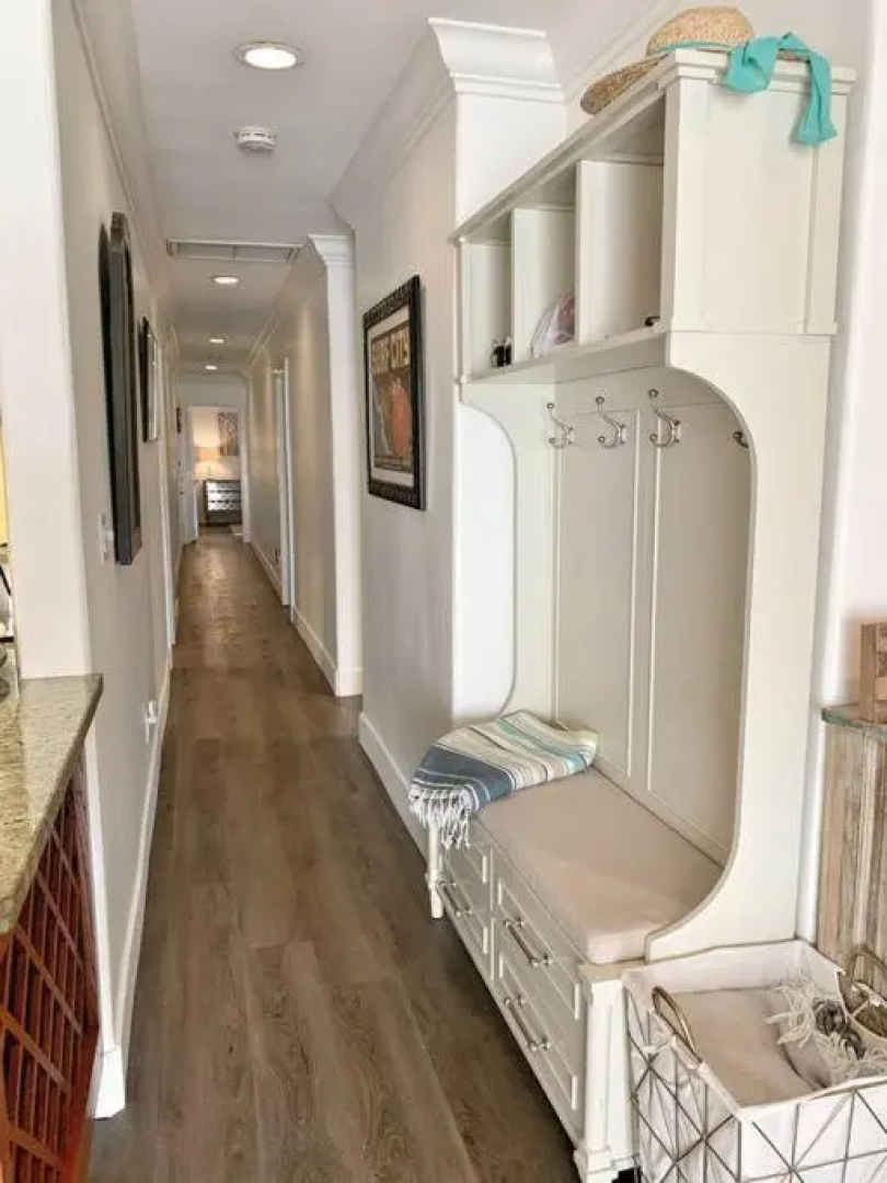 Cute Home 7 Blocks To Beach . Xbox . Bikes . Pets